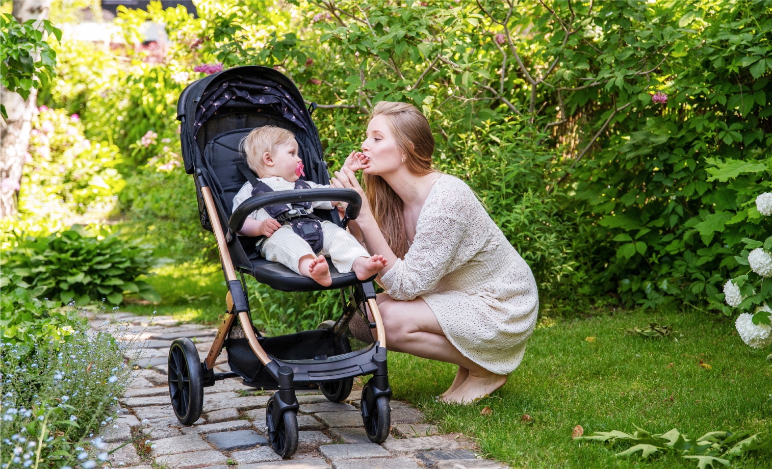 WÓZEK SPACEROWY - MoMi ESTELLE DAKAR CZARNY - DUŻE KOŁA ZESTAW AKCESORIÓW Waga wózka 8.5 kg