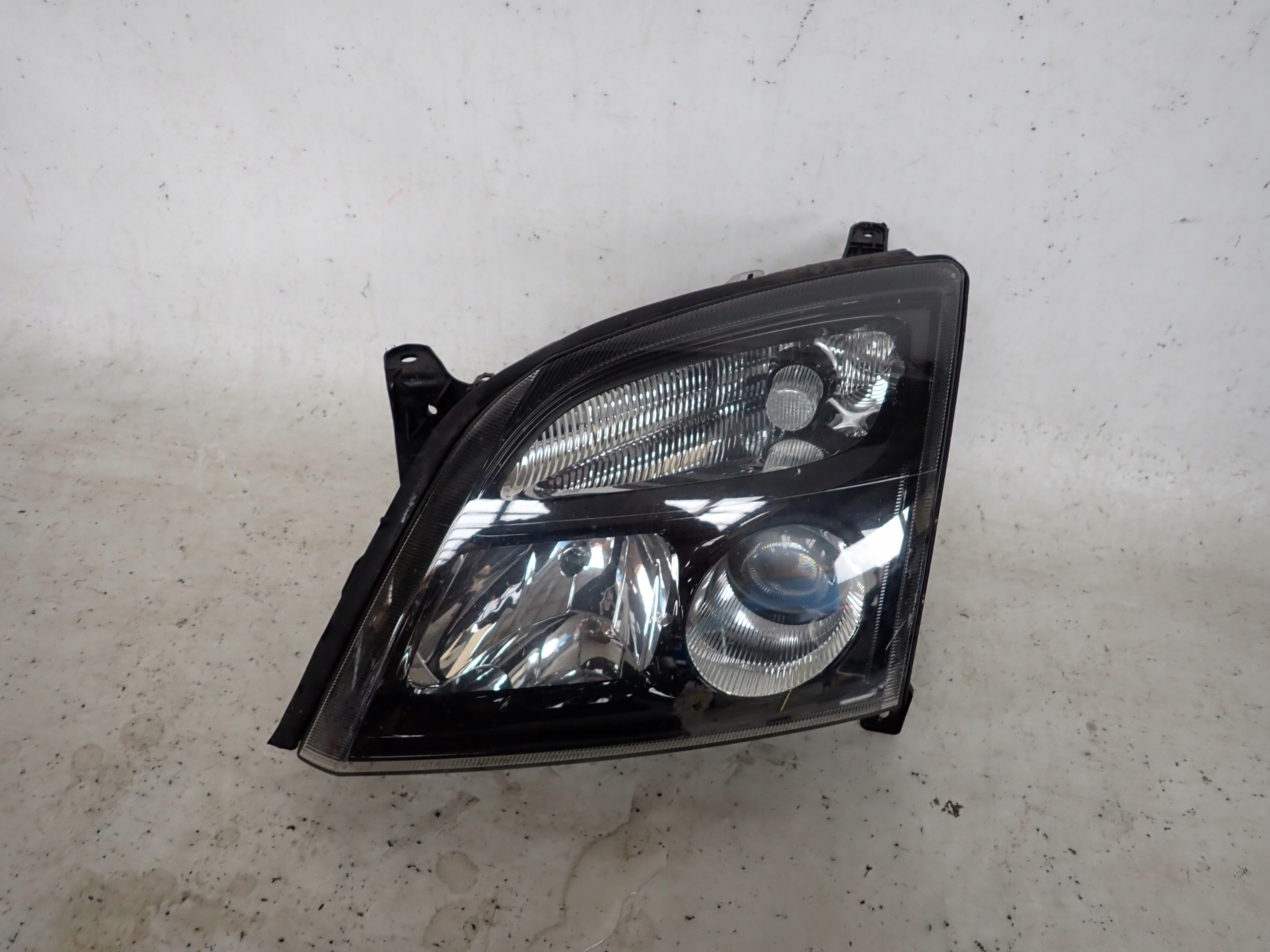 OPEL VECTRA C GTS 02- light left front front XENON black