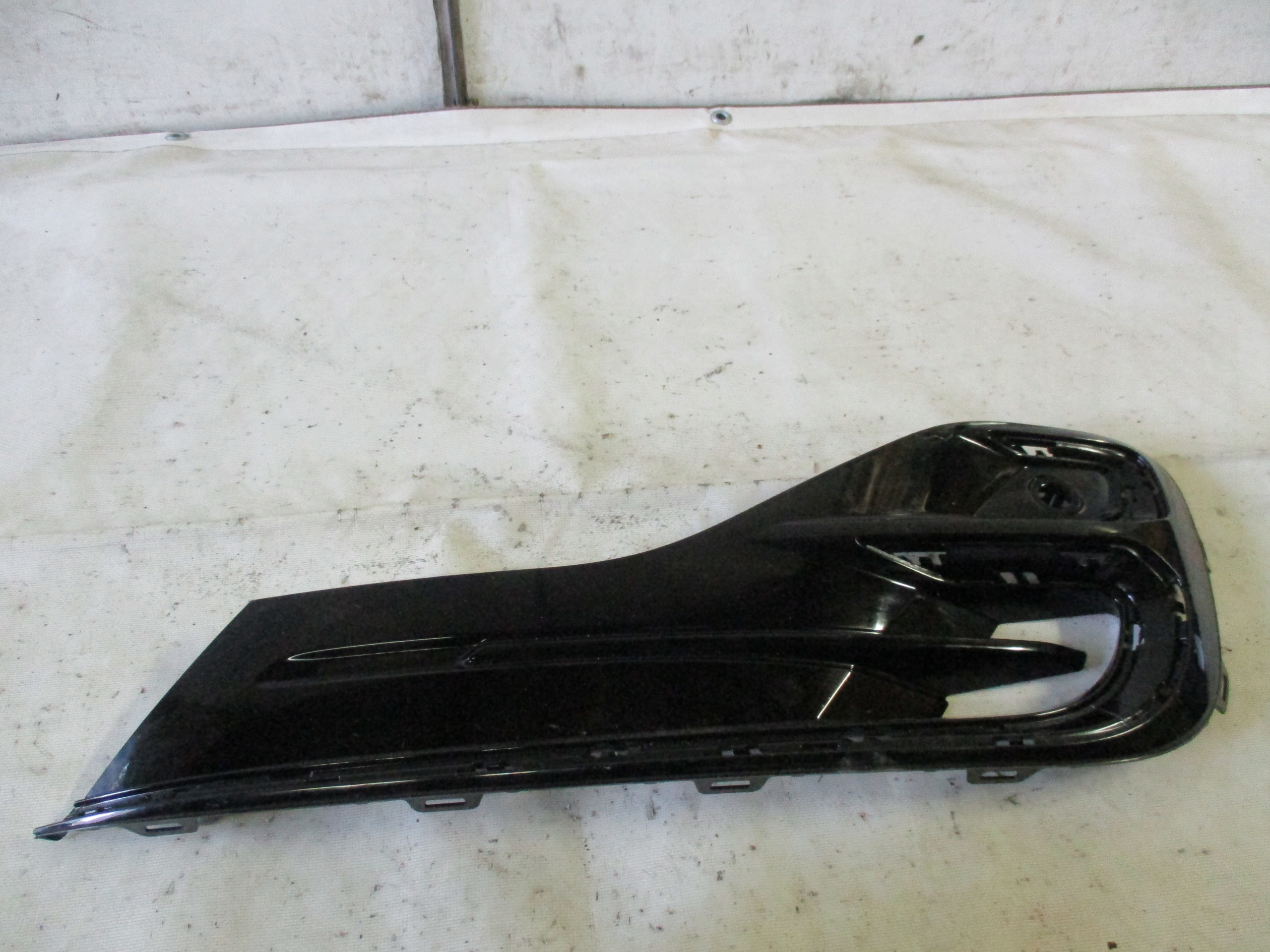 grid of a bumper left Ford Focus MK4 TITANIUM NX7B-15A299-E