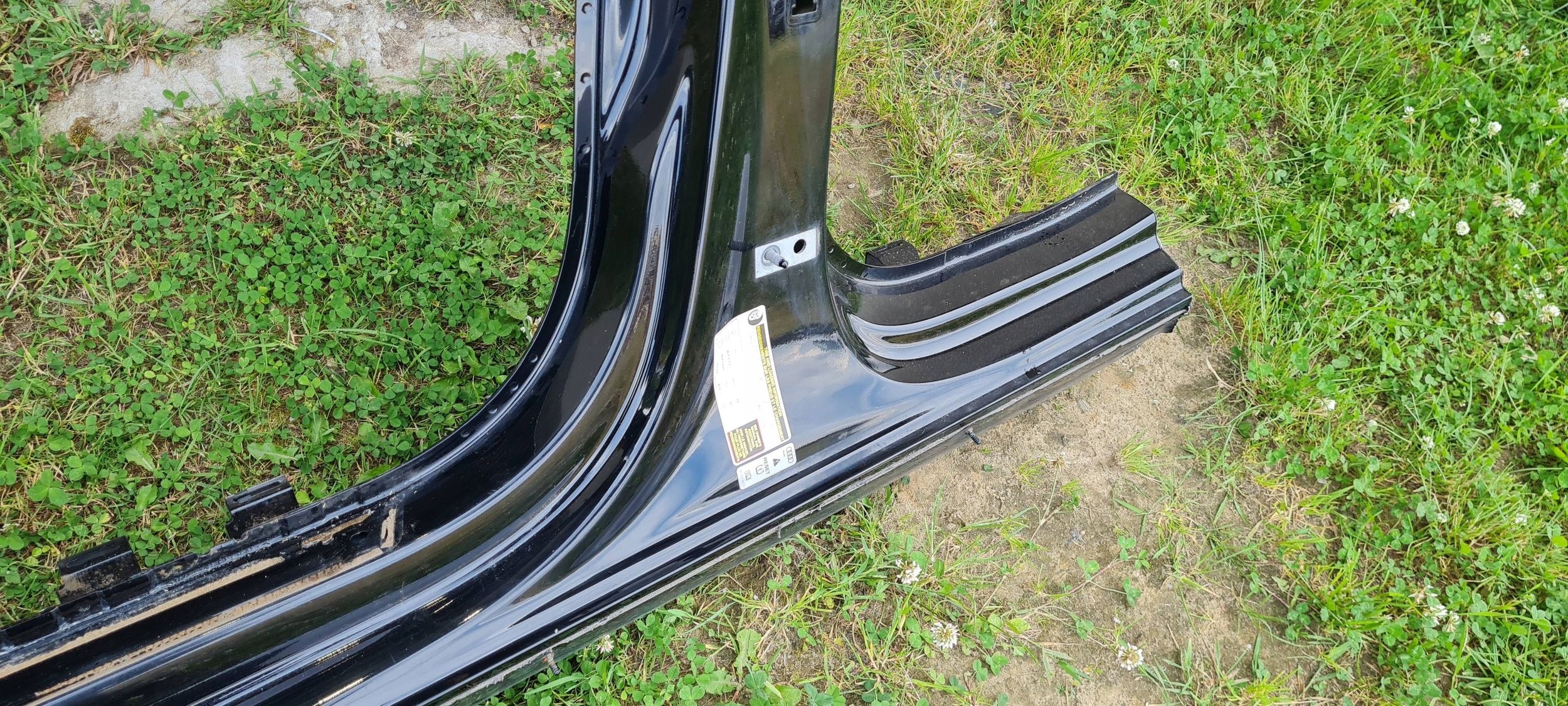 A4 B9 8W S4 pillar threshold side RAMA A and B left left front quarter LY9T