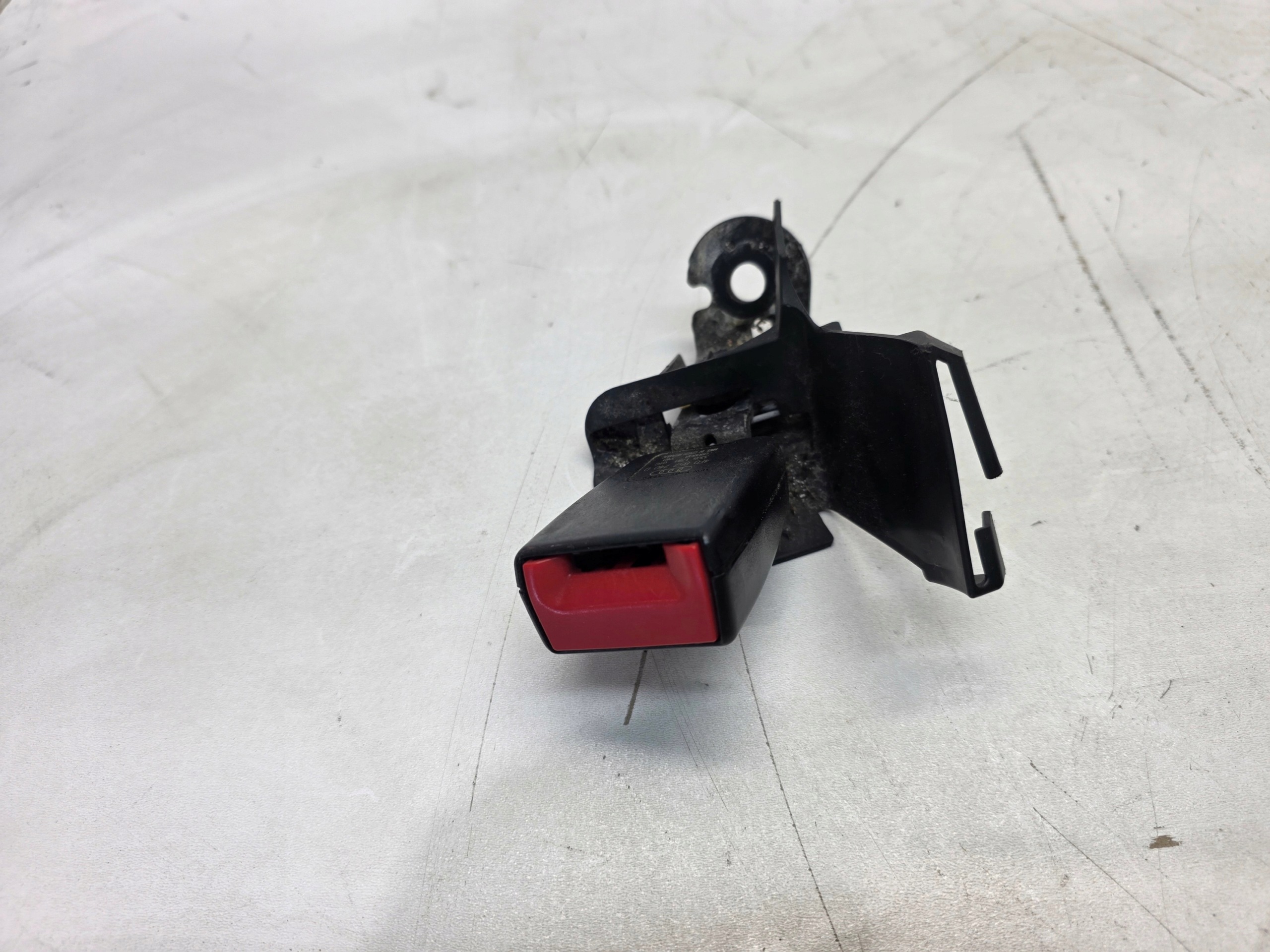 seat belt buckle rear part POJEDYNCZ AUDI A6 C6 LIFT 4F0857740D