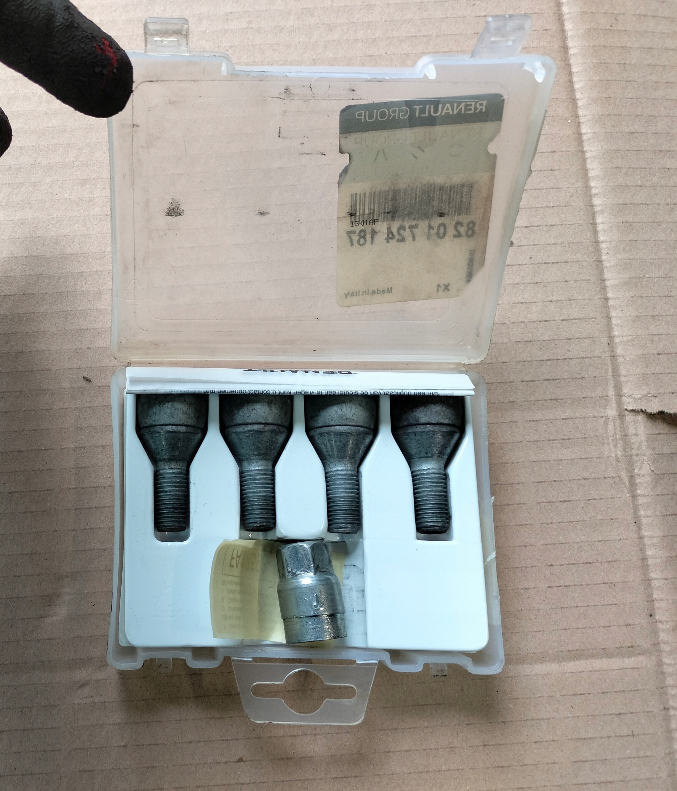 RENAULT DACIA ŚRUBY ZABEZPIECZAJĄCE KOŁA ZŁODZIEJKI