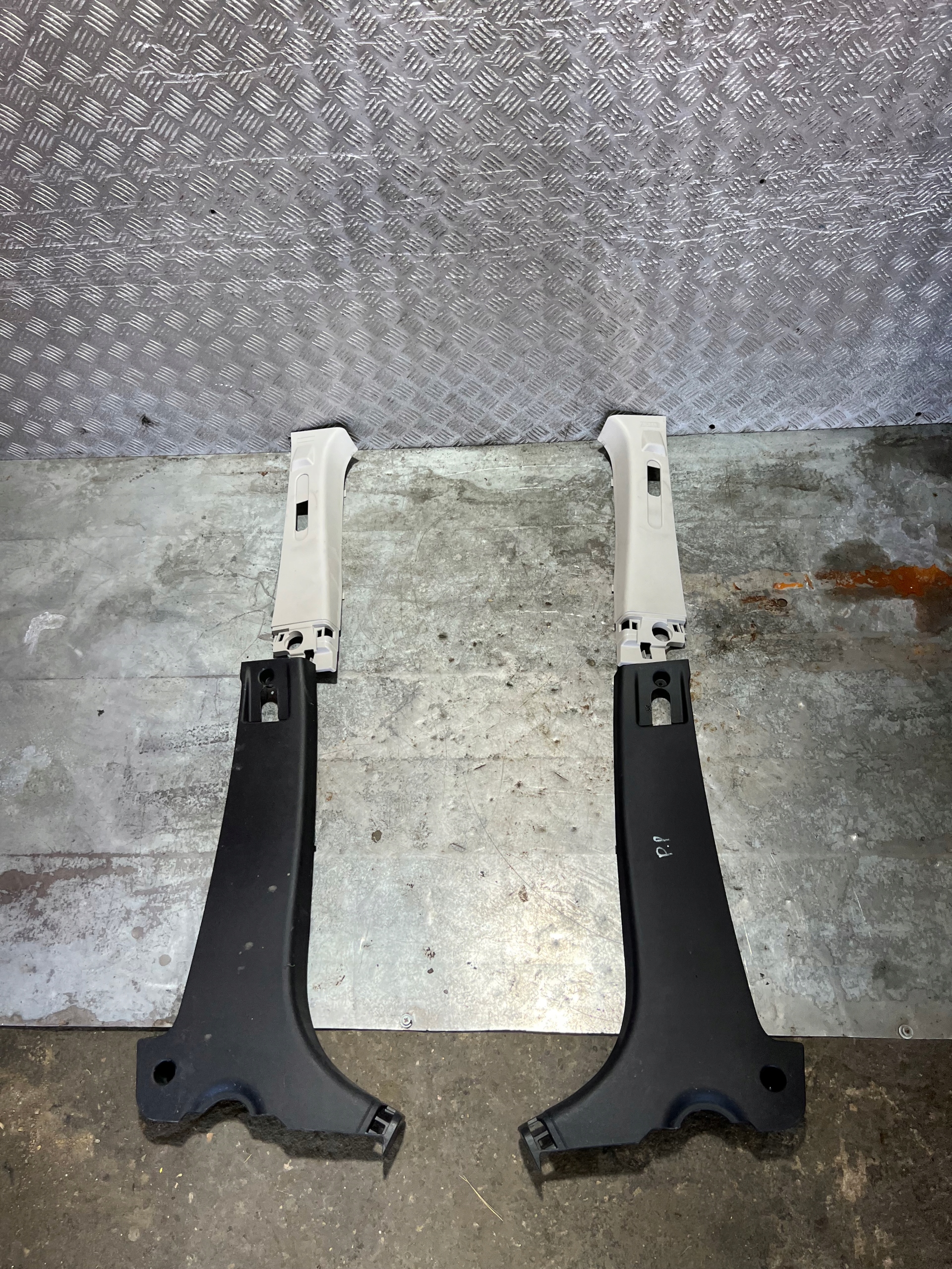 RENAULT EXPRESS 2021 OSŁONA PLASTIK SŁUPKA B LEWA PRAWA DOLNA GÓRNA