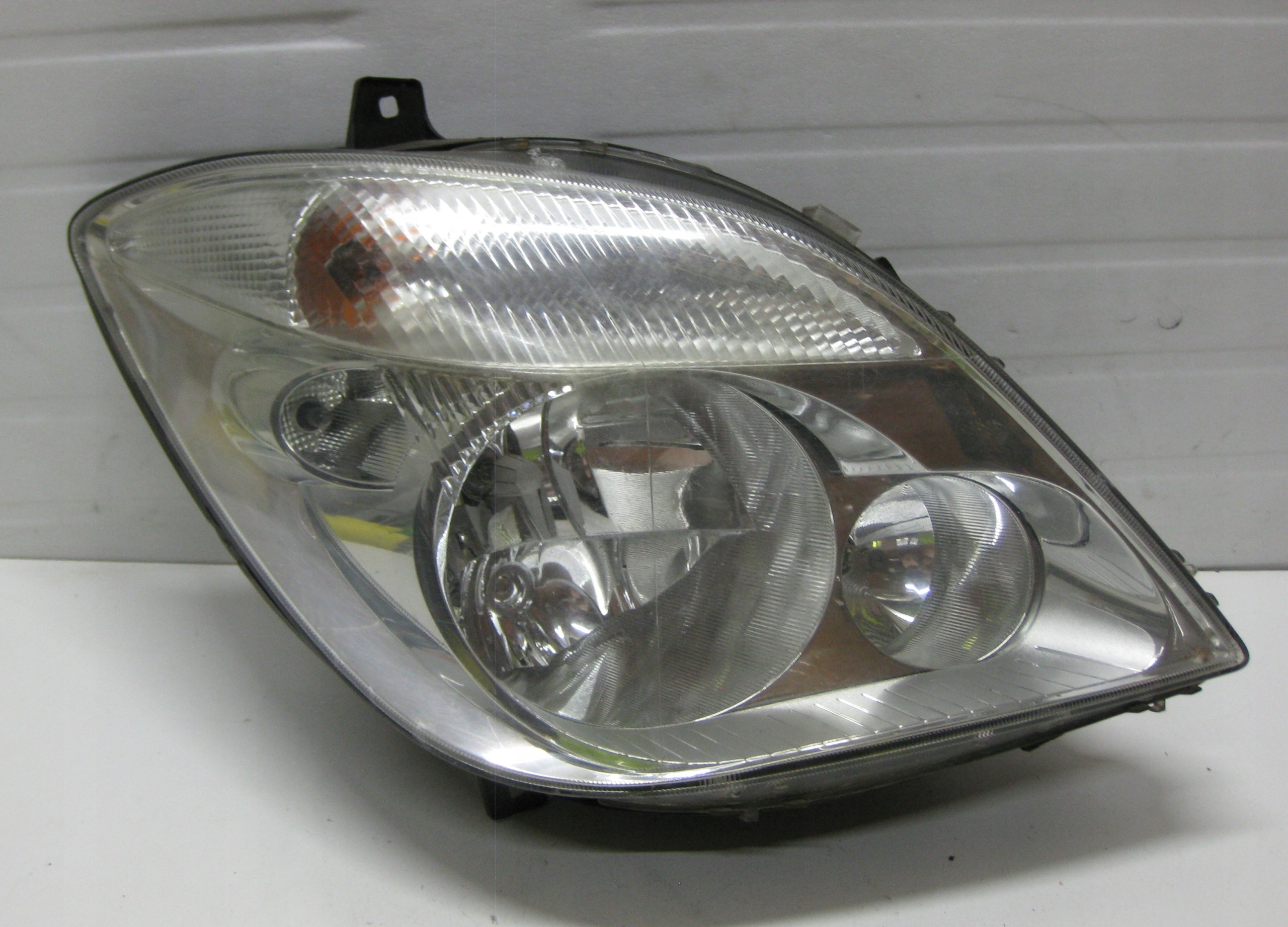MERCEDES SPRINTER W906 light right front REFLEKTOR A9068200261