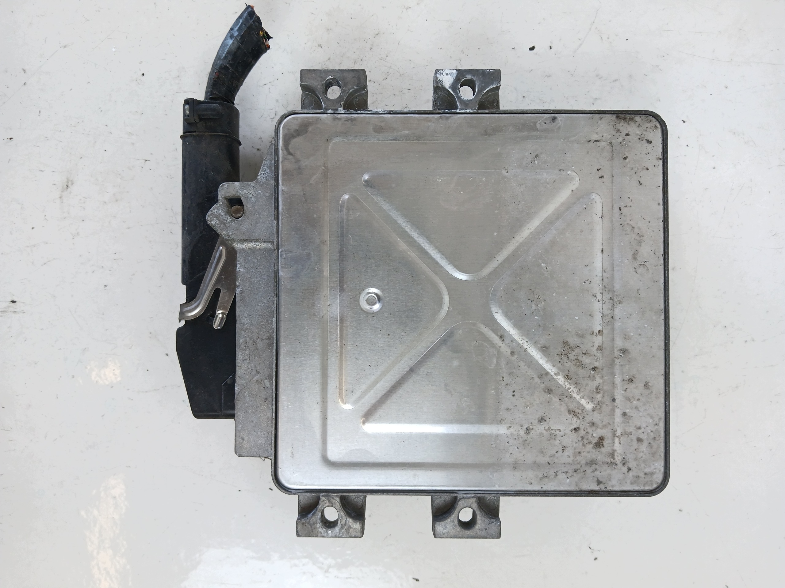 PEUGEOT 206 1.1 control unit of the engine 9639908180