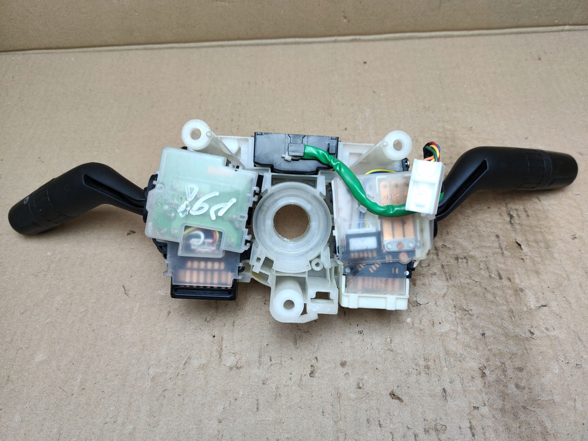 steering wheel levers and controls Mazda CX-9 facelift 2012 17A0894