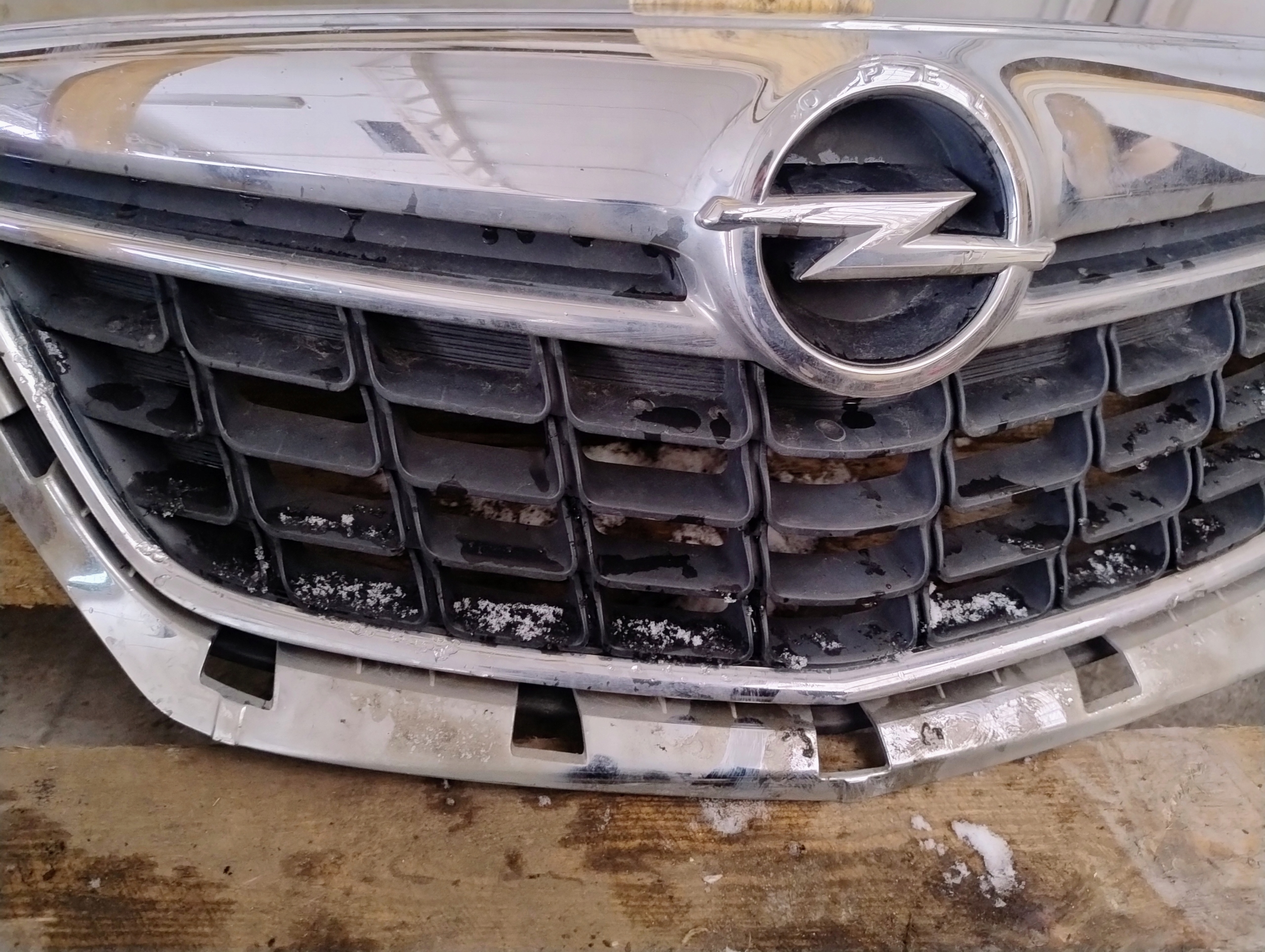 Grille OPEL MOKKA A 12-15 95391779