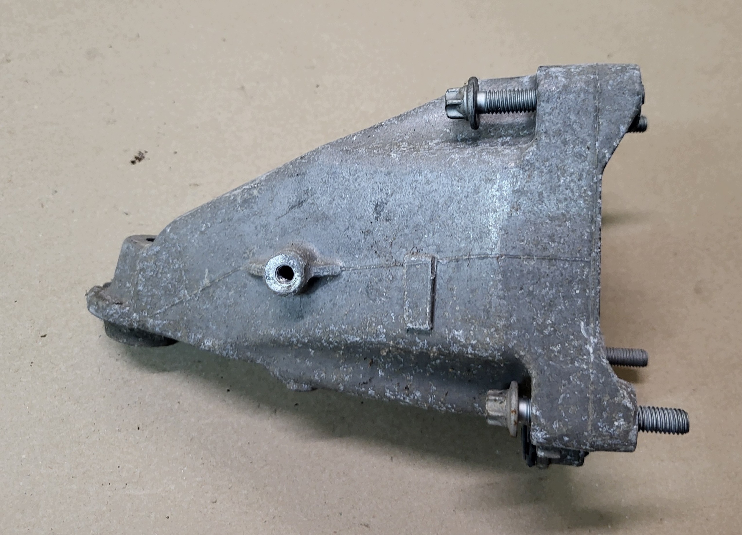 holder holder engine mount MERCEDES C W205 2.0 CGI HYBRID A2742231004