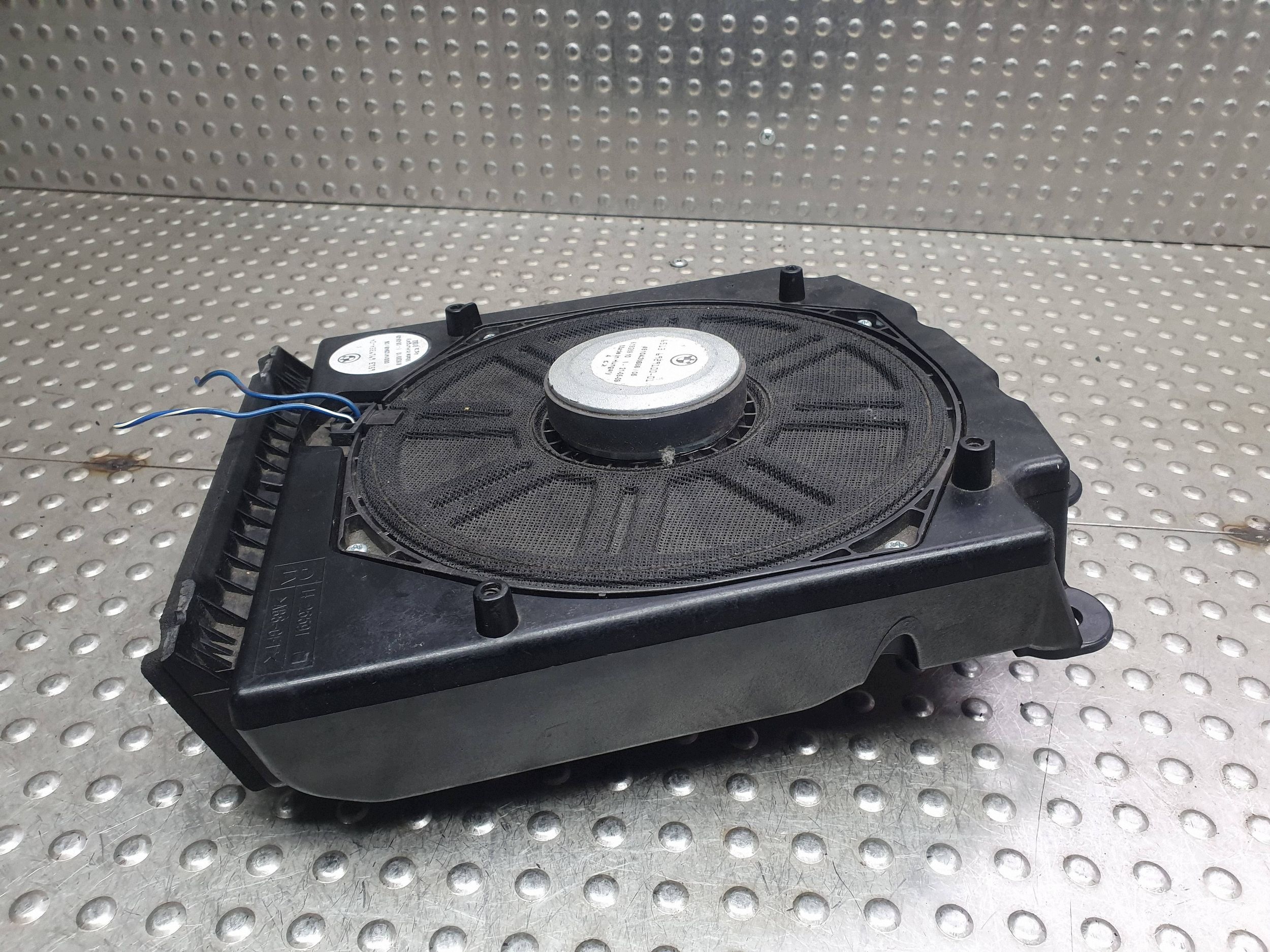 reprák SUBWOOFER pravý 6919354 6929100 BMW 5 E60 E61 LIFT