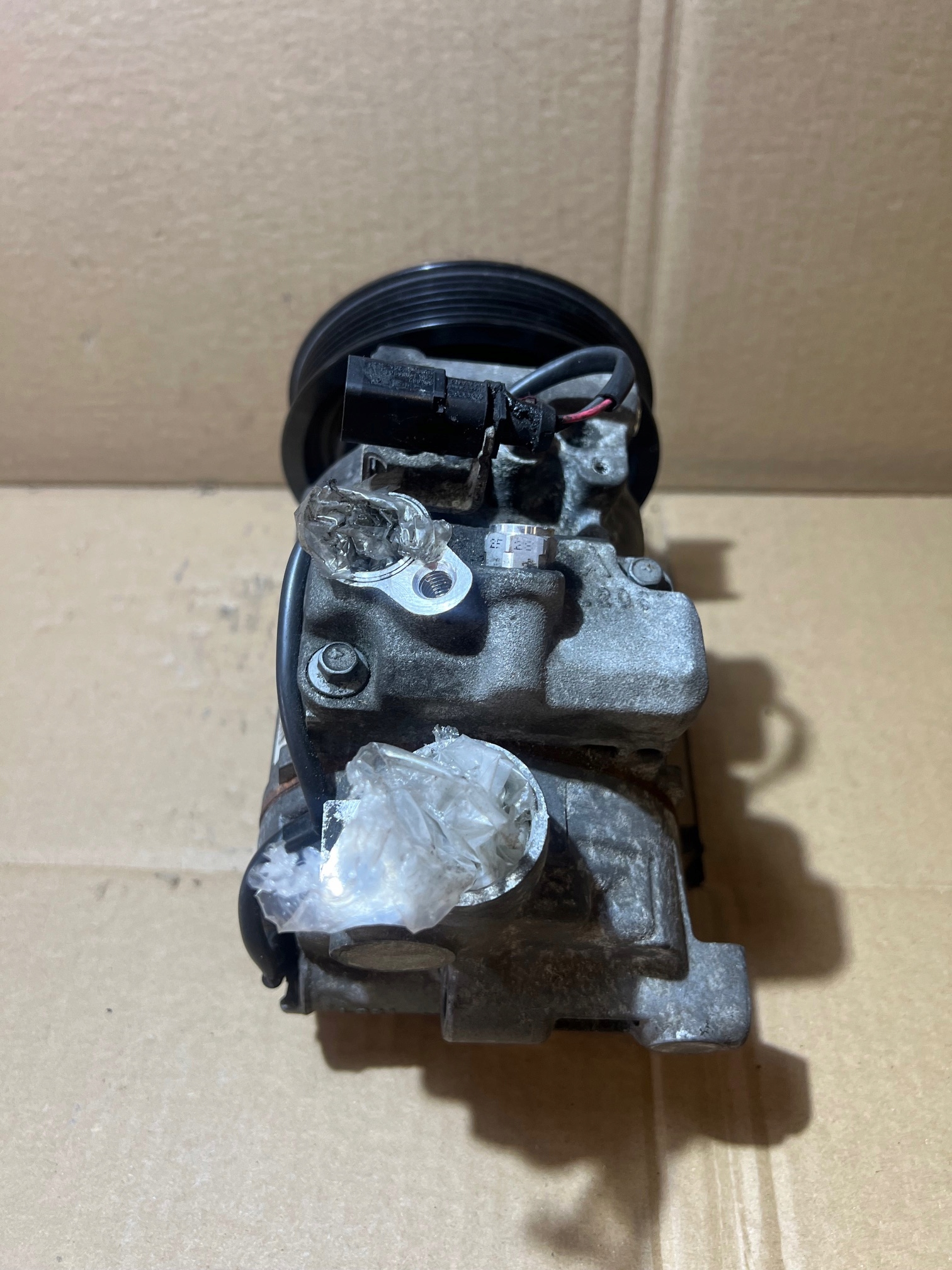 AUDI A8 D4 3.0 TFSI compressor compressor; of the air conditioning 4H0260805