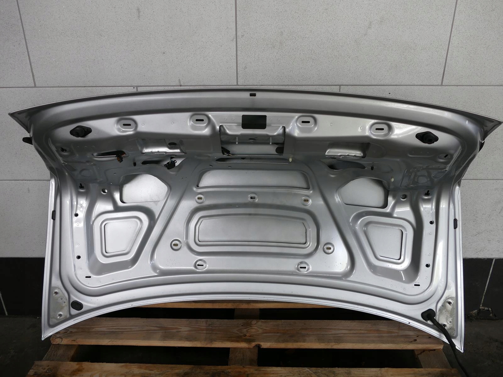 AUDI A8 D3 and LIFT trunk door boot rear part LY7W