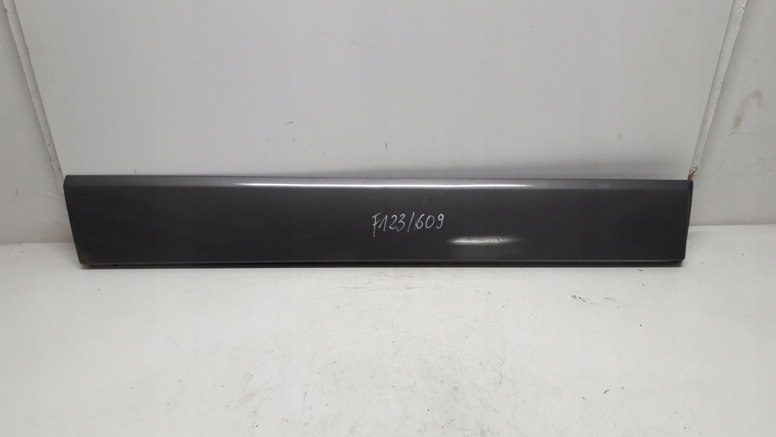 TRAFIC VIVARO 14- LISTWA DRZWI BOCZNYCH PRAWYCH