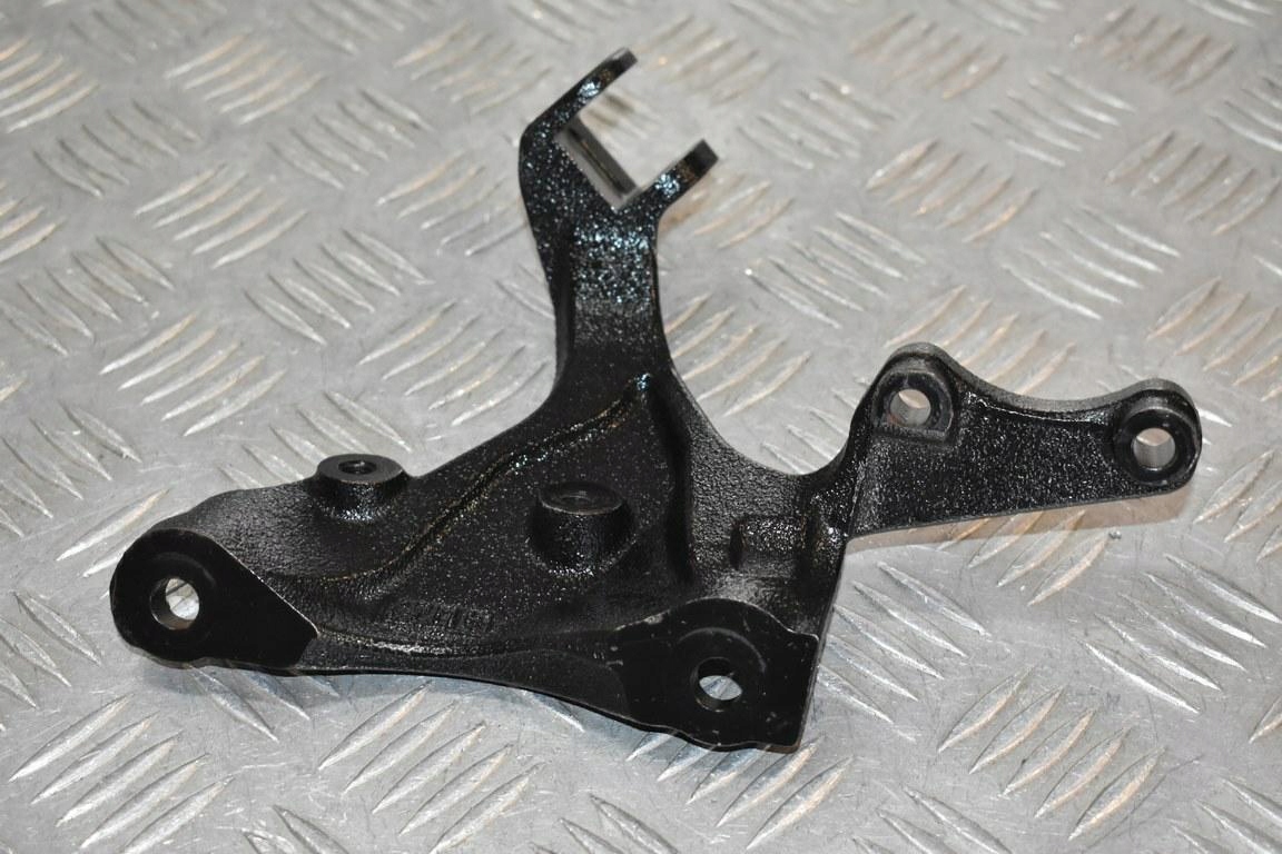 1TP-27421-00 - Набір для ніг передній правий YAMAHA XVS950 BOLT R-SPEC