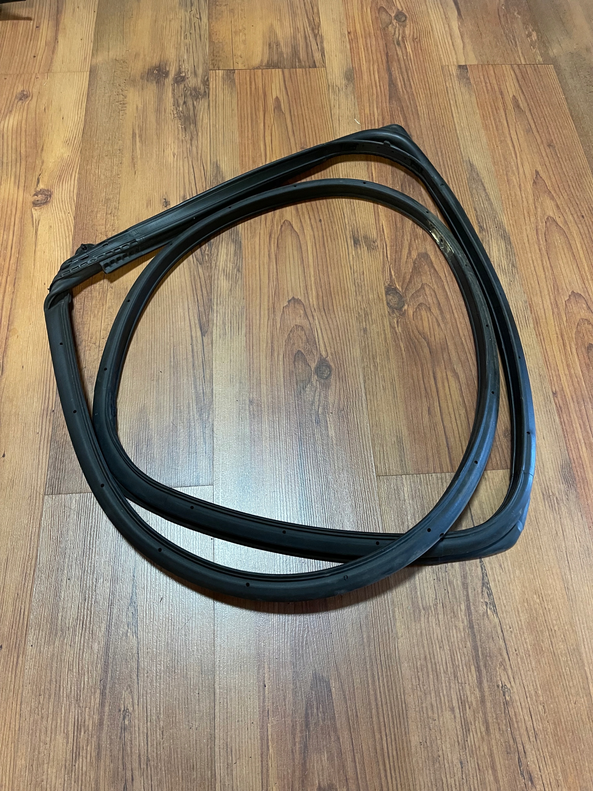 USCZELKA DRZWI PRZEDNIE LEWE WRANGLER JL 2D 2018