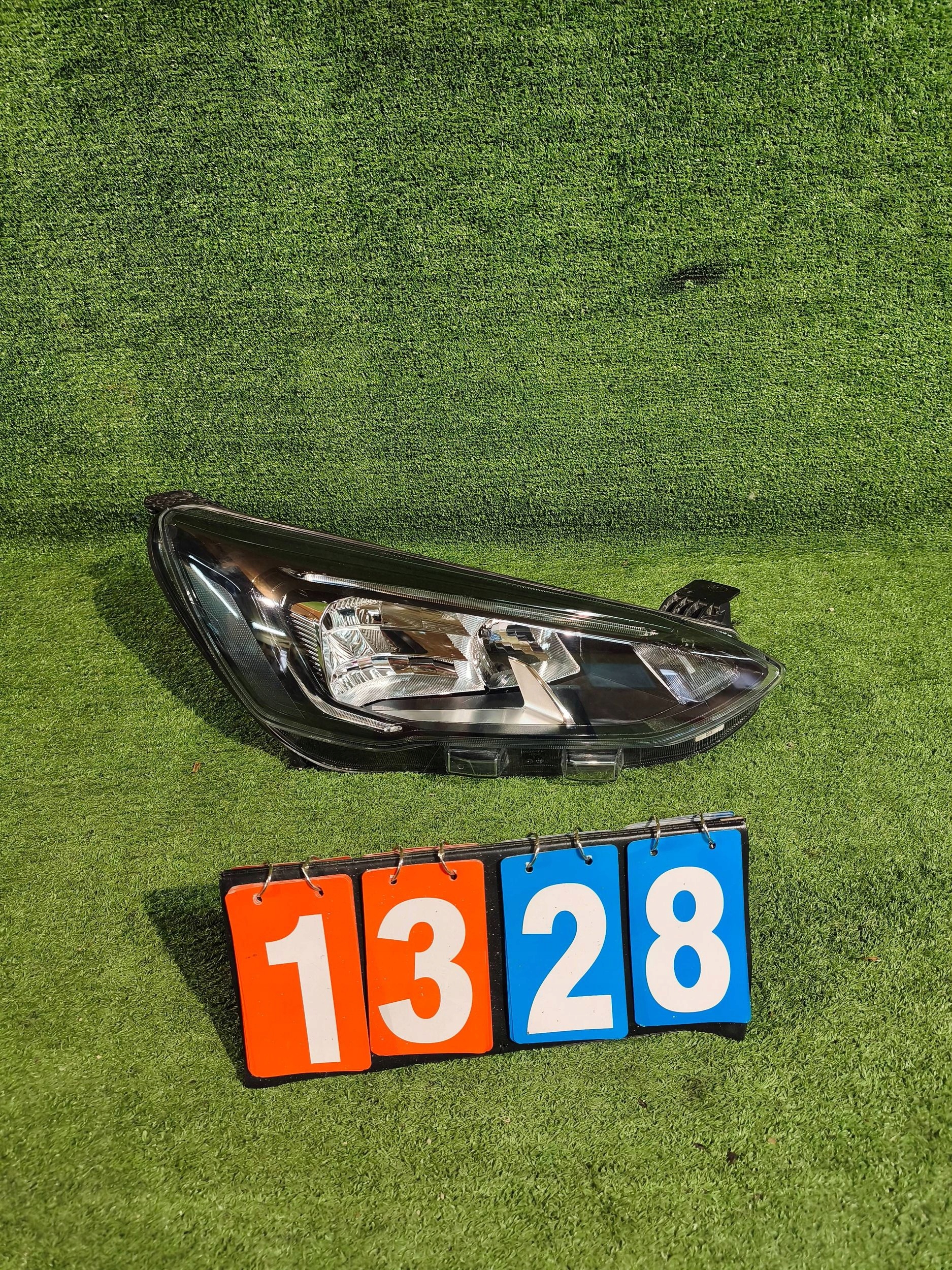 REFLEKTOR rechts vorne FORD FOCUS MK4 18- LED NR.1328