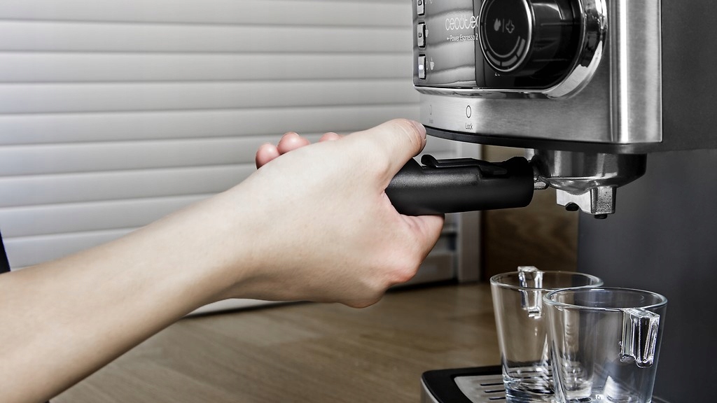 EKSPRES CIŚNIENIOWY DO KAWY KOLBOWY 850W 20bar Model Power Espresso 20