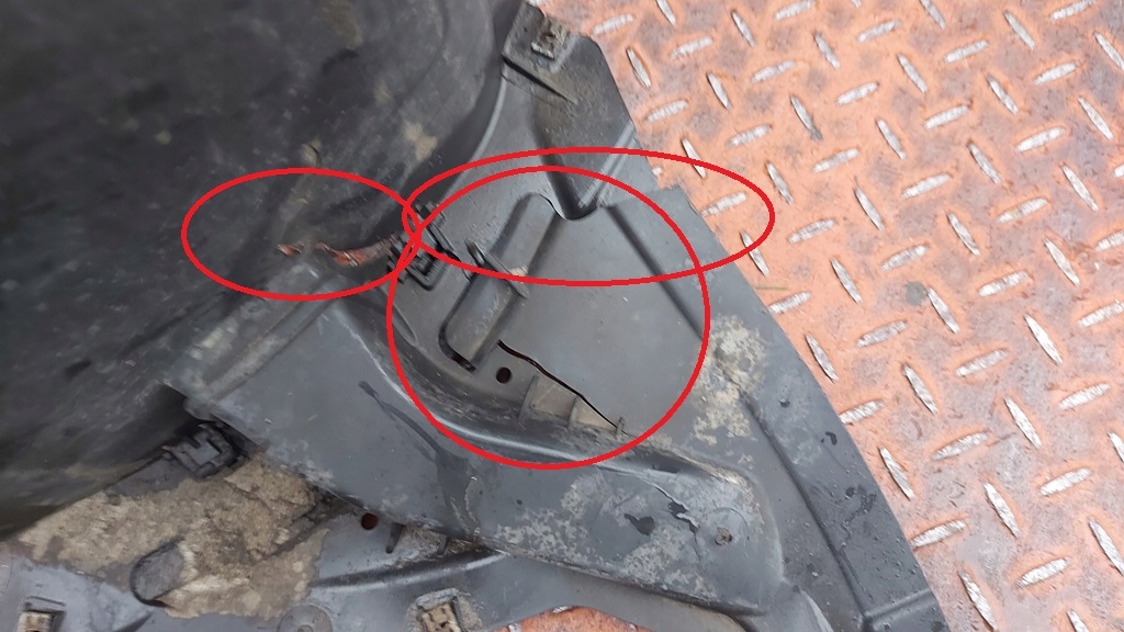 mudguard left front SKODA OCTAVIA III 16