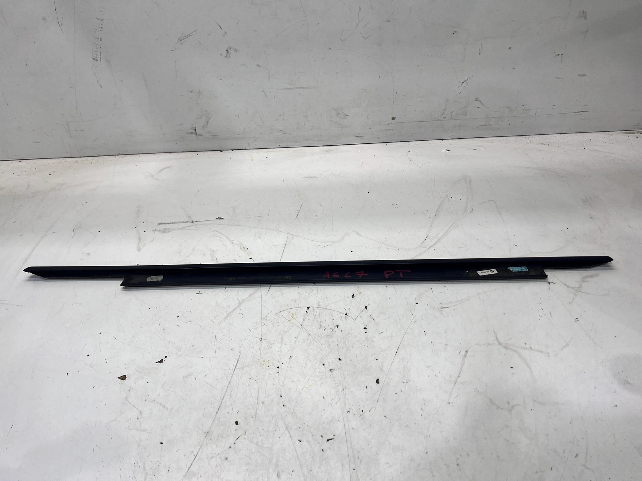 lišta dveře AUDI A6 C7 PT 4G0853764K T94 cerný POLYSK