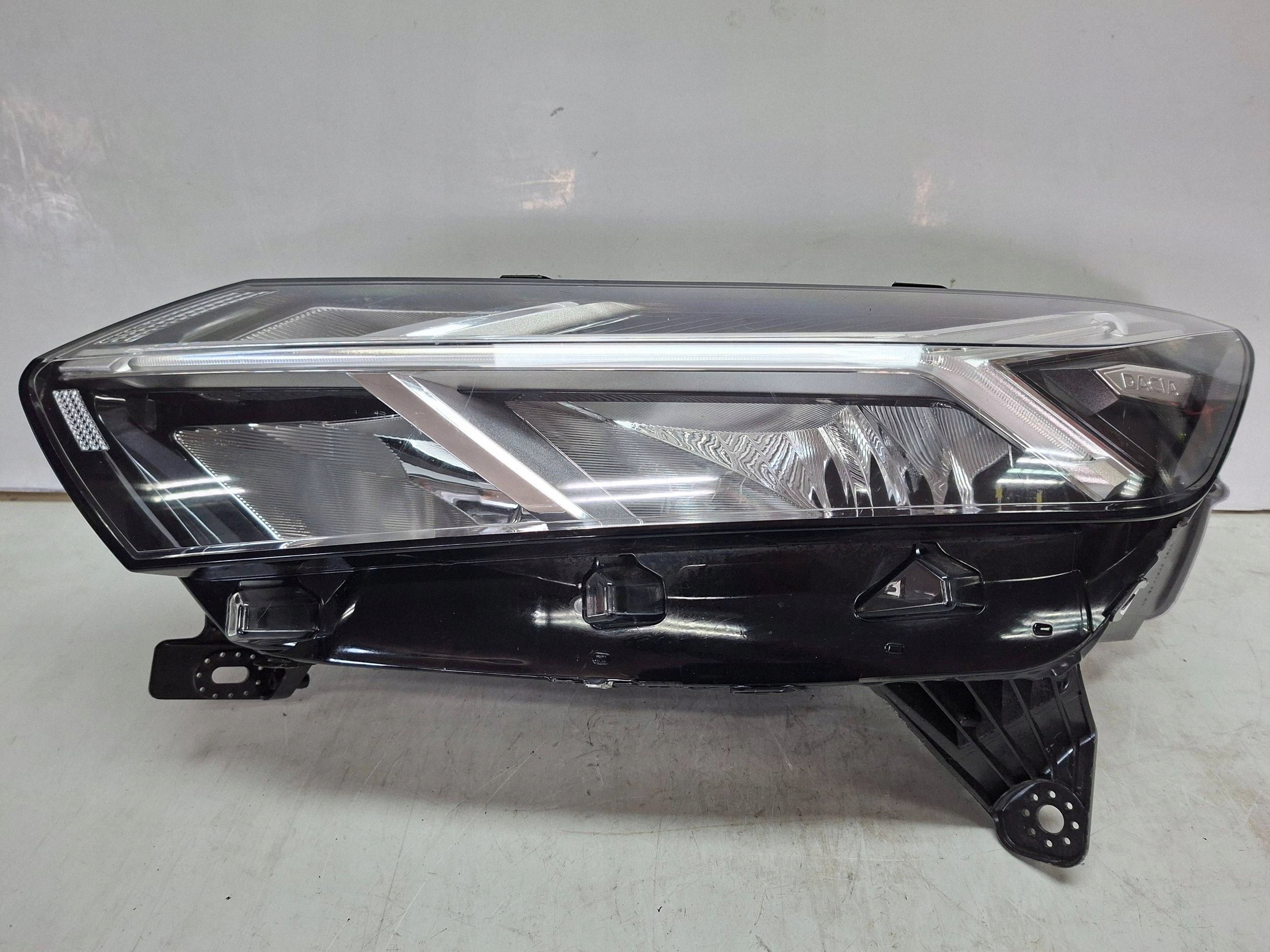 light front left 260608545R DACIA SANDERO III LED 2021