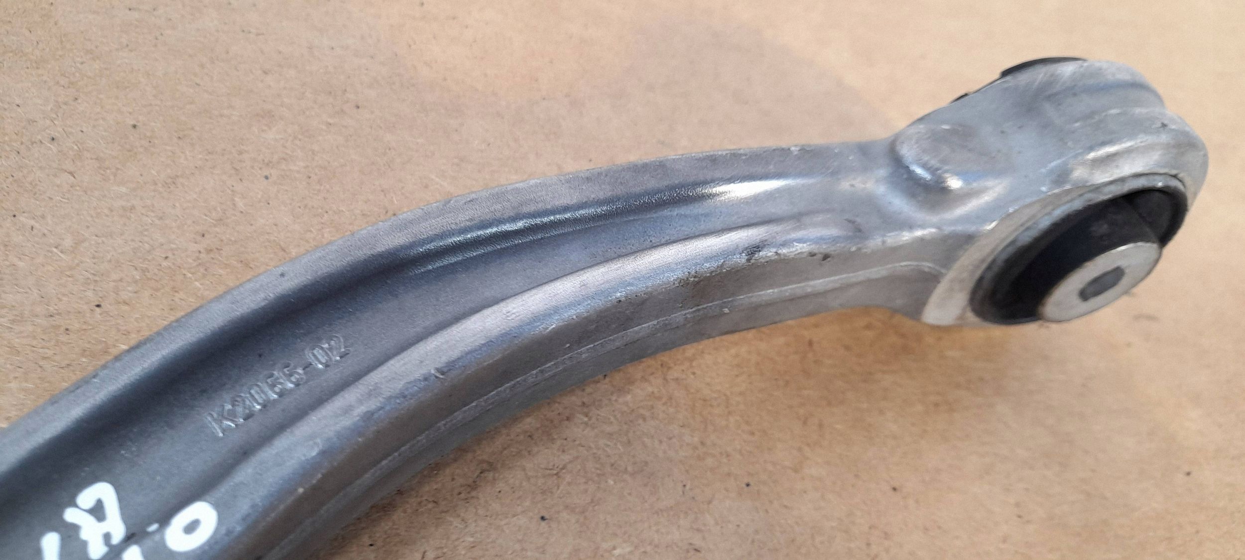Alfa Romeo Giulia arm upper front left K206602 (Q932)