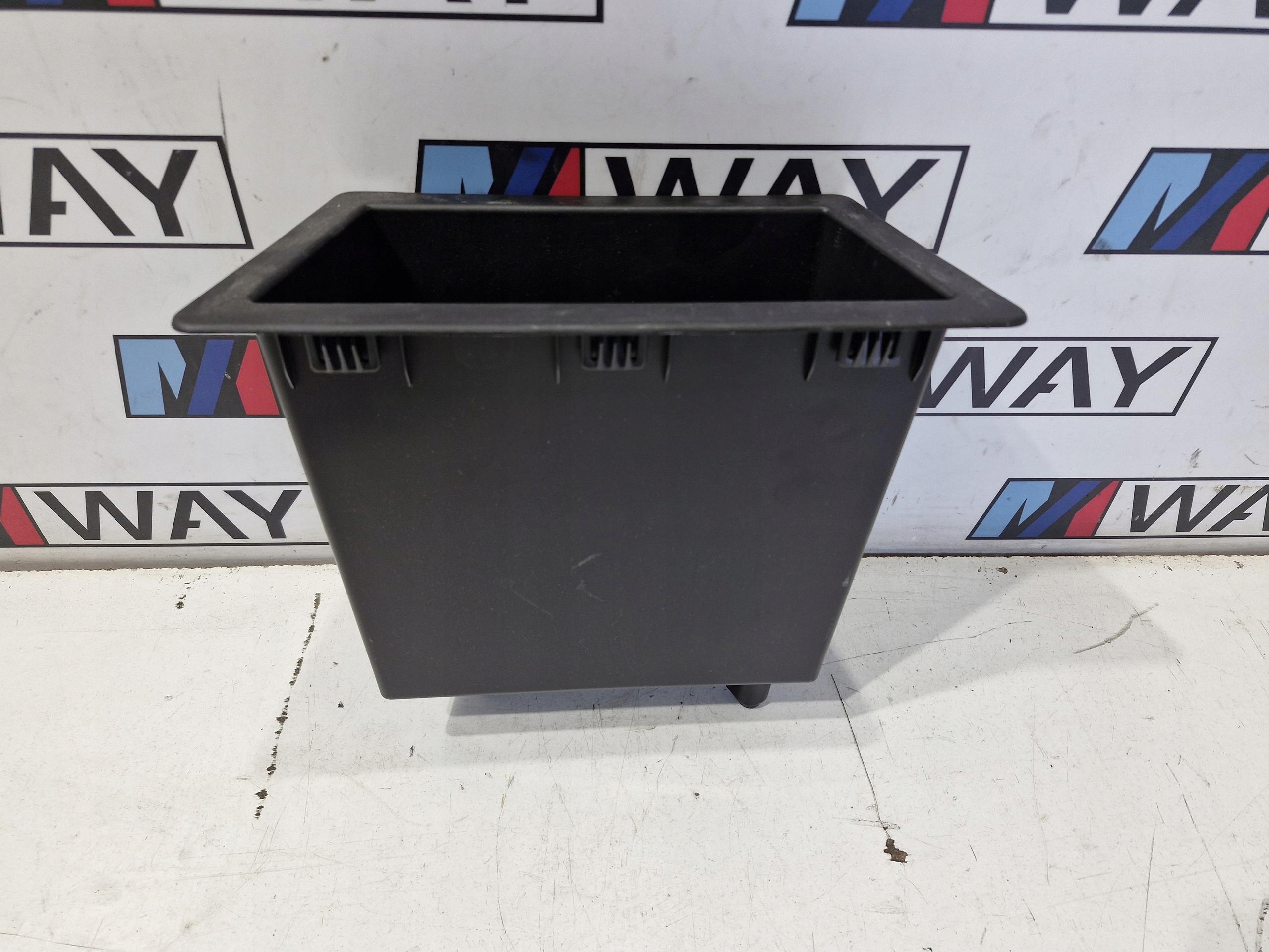 7331419 BMW X1 F48 side passenger compartment WNEKI boot