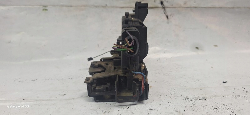 lock door VW PASSAT B5 96- right front C3B1837016A