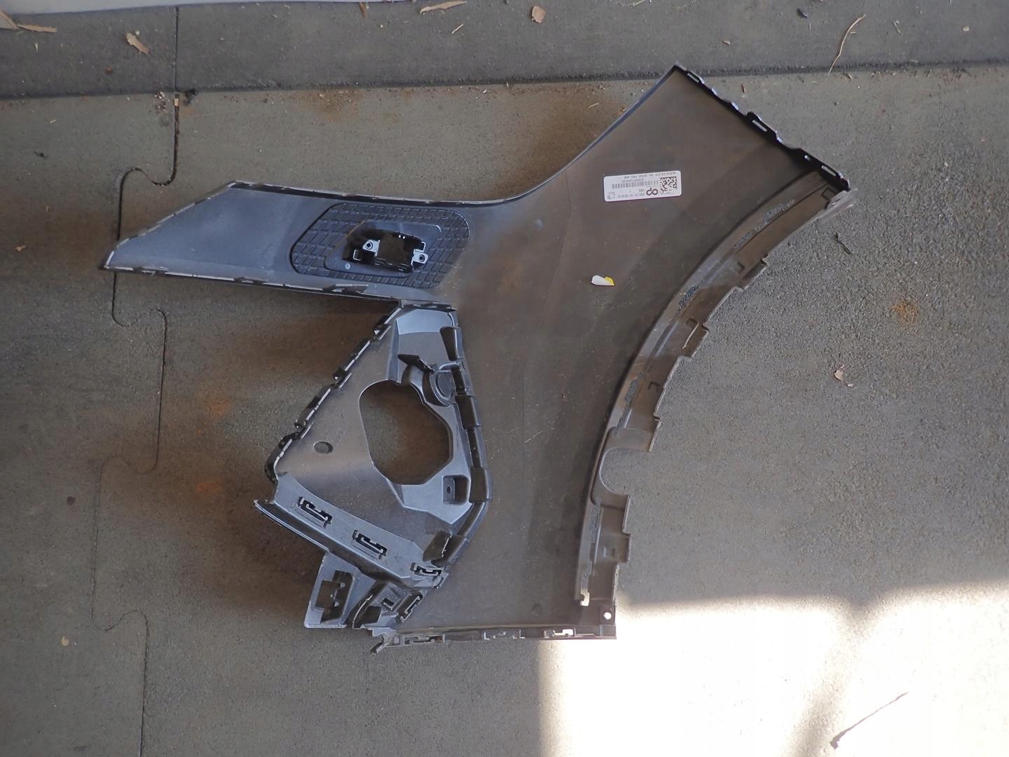 corner of a bumper right front AUDI Q4 2021- 89A