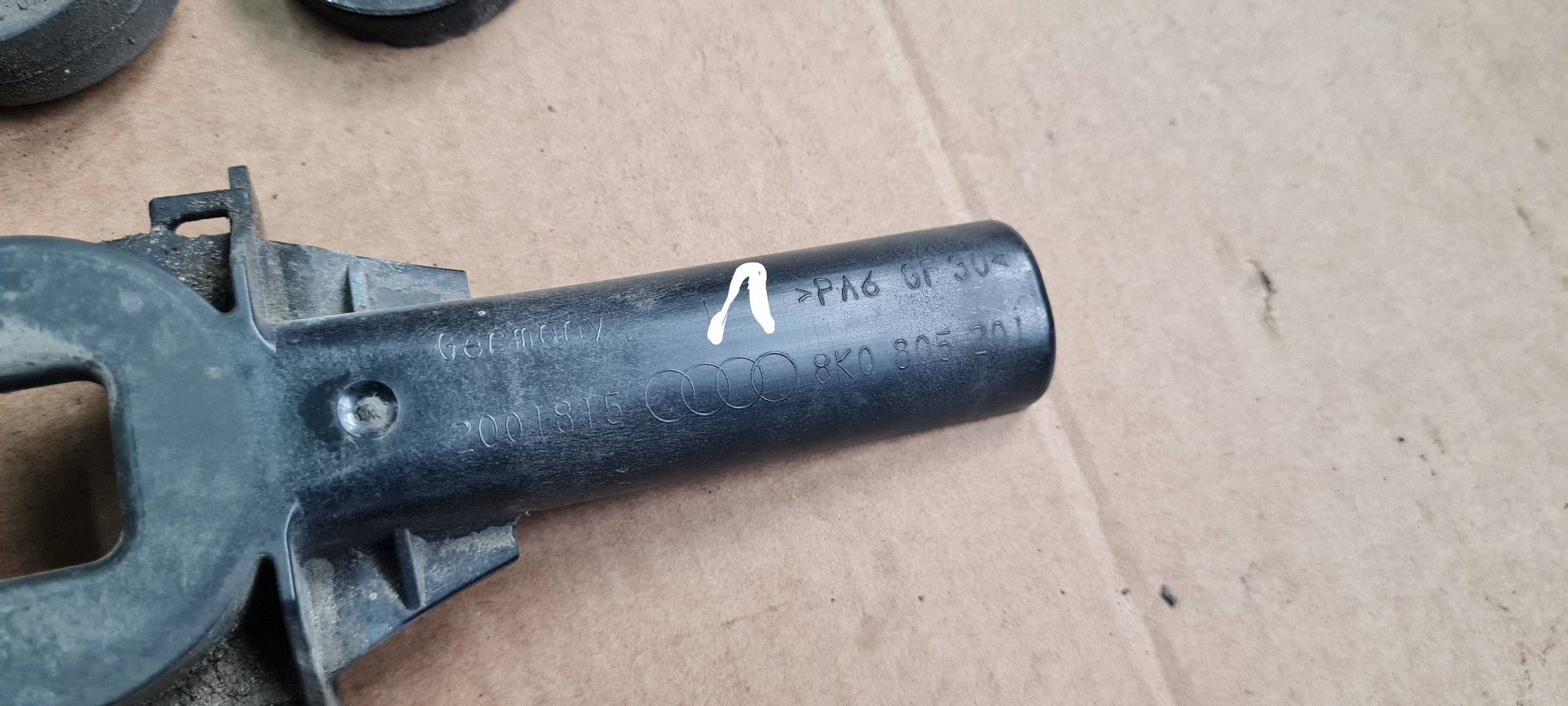 Q5 8R LIFT bracket holder hook radiator A5 A4 B8 8K0805201
