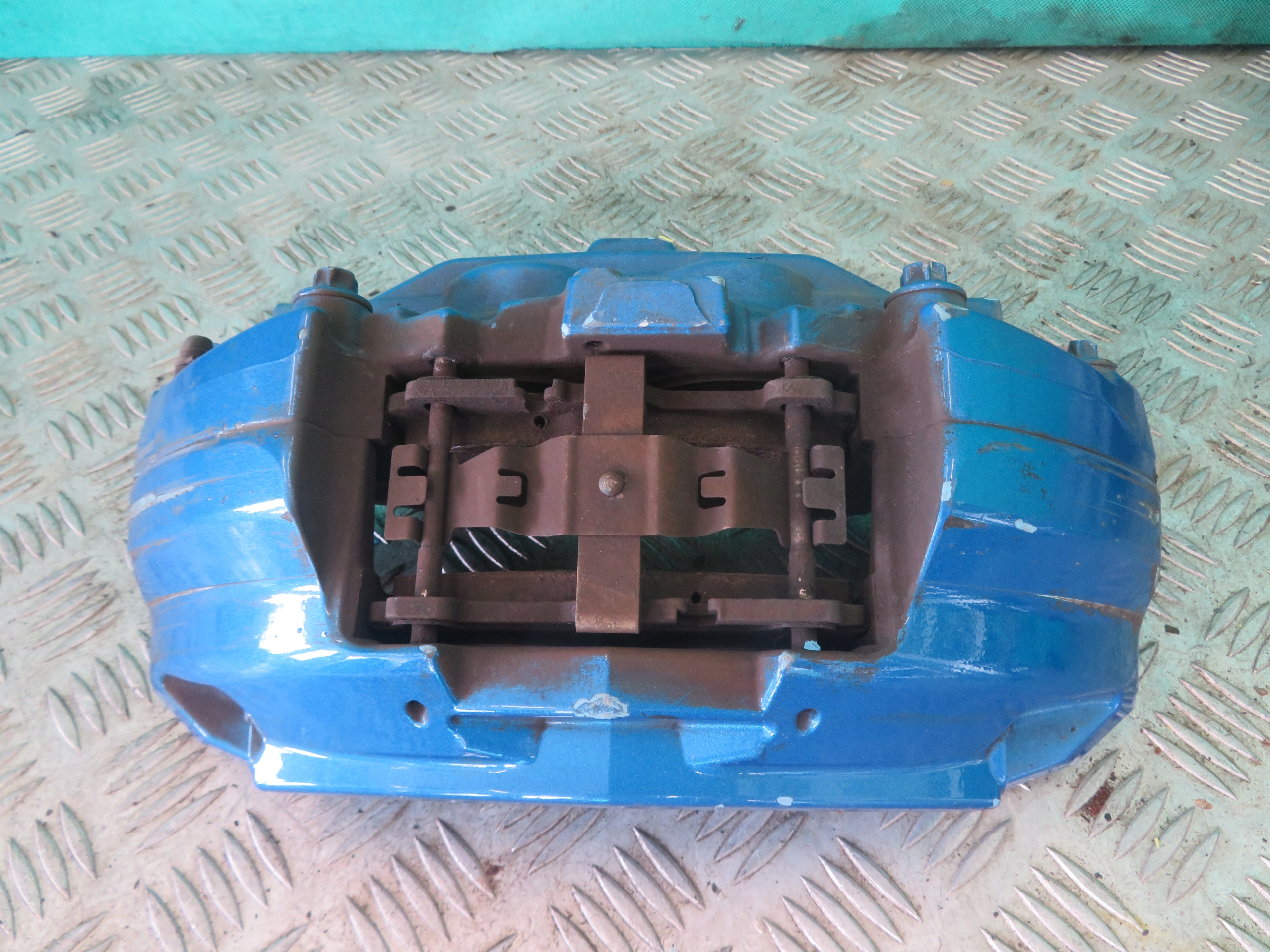 caliper brake left front MERCEDES W205 C KLASA 17R