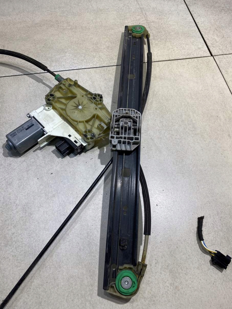 window regulator right front AUDI Q7 4L 4L0959802B
