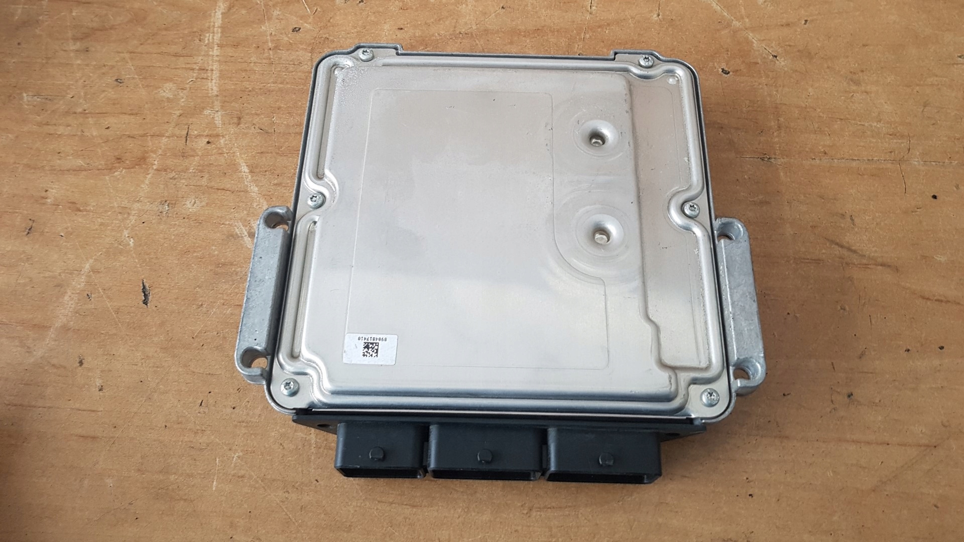 control unit of the engine RENAULT LAGUNA III 3 2.0 DCI