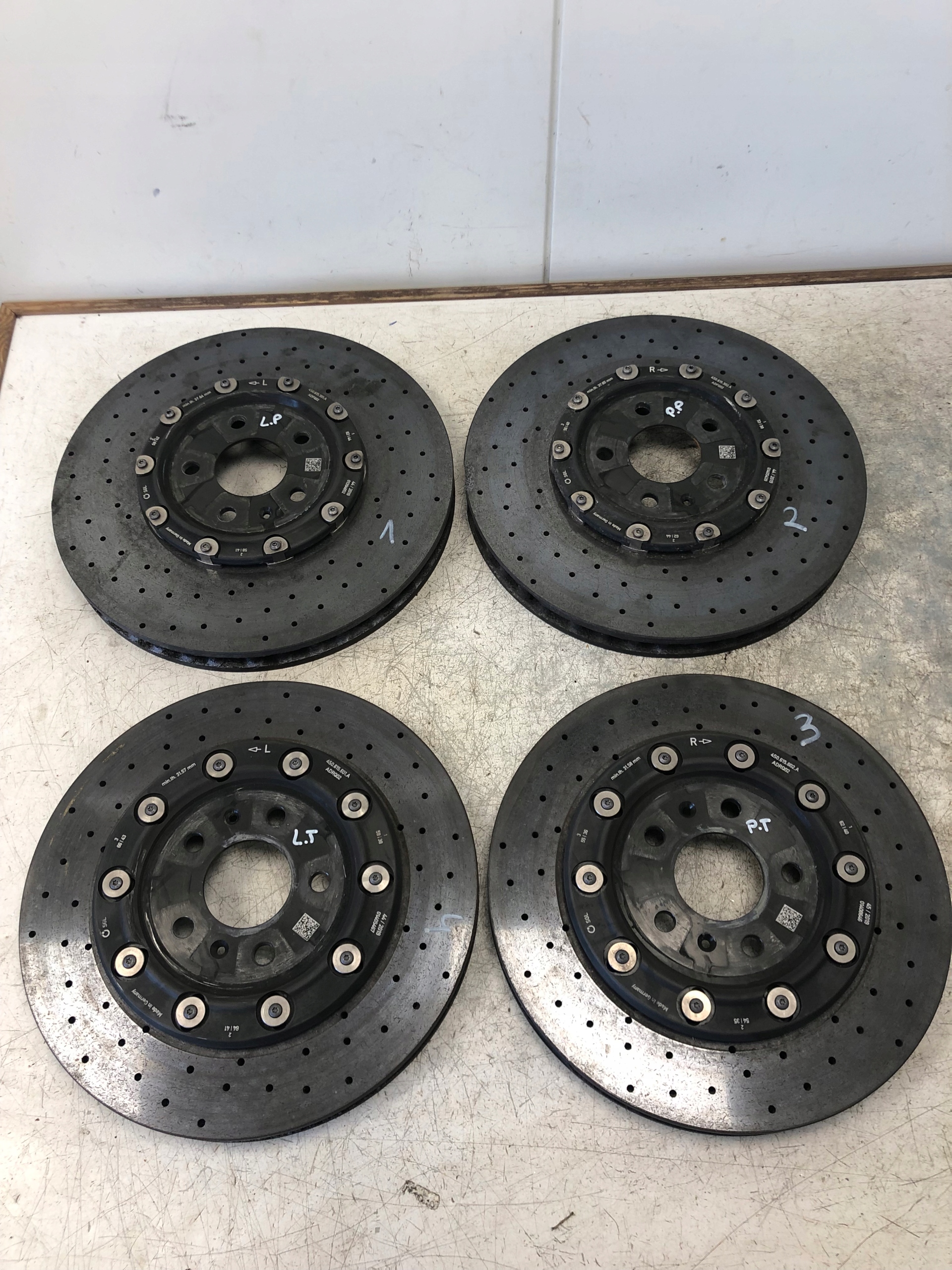 4S0615601A 4S0615602A - Керамічні гальмівні диски AUDI R8 4S повний комплект