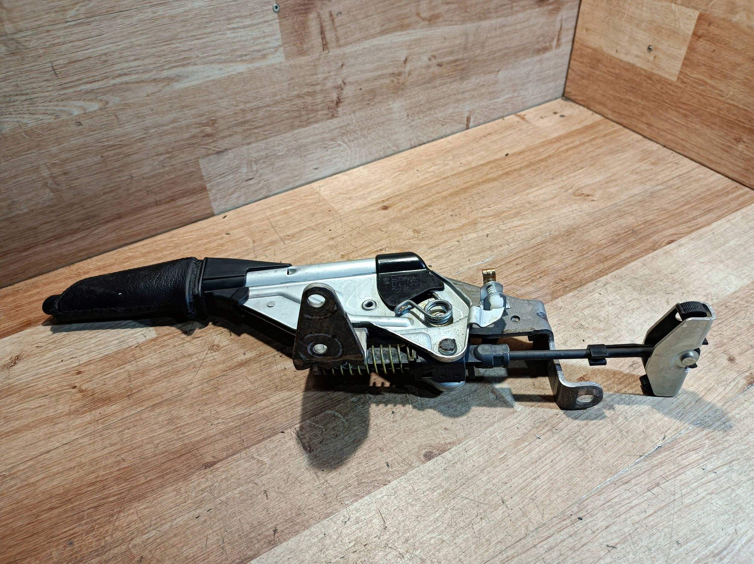 páčka elektrická brzda BMW E81 E87 E90 E91 6764924