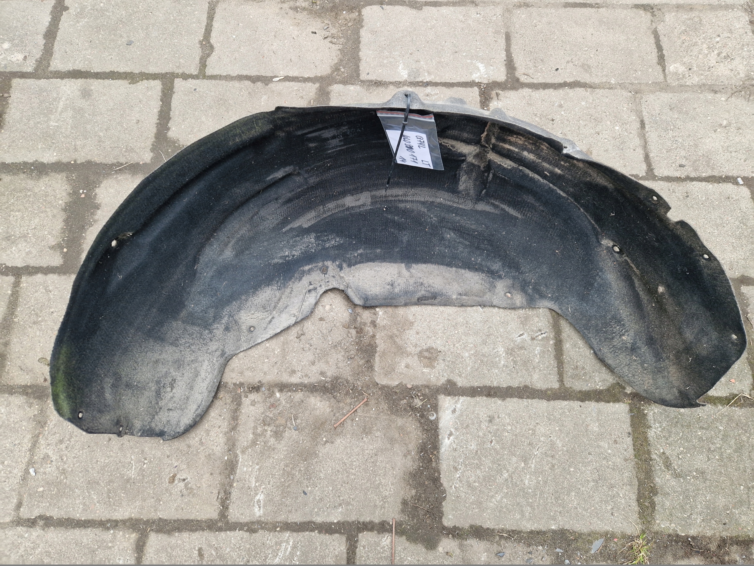 AUDI Q7 4L mudguard left rear part rear. 4L00810171