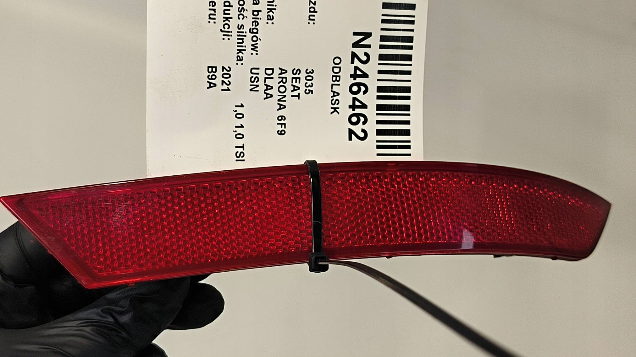 ODBLASK 6F9945106 SEAT ARONA 6F9