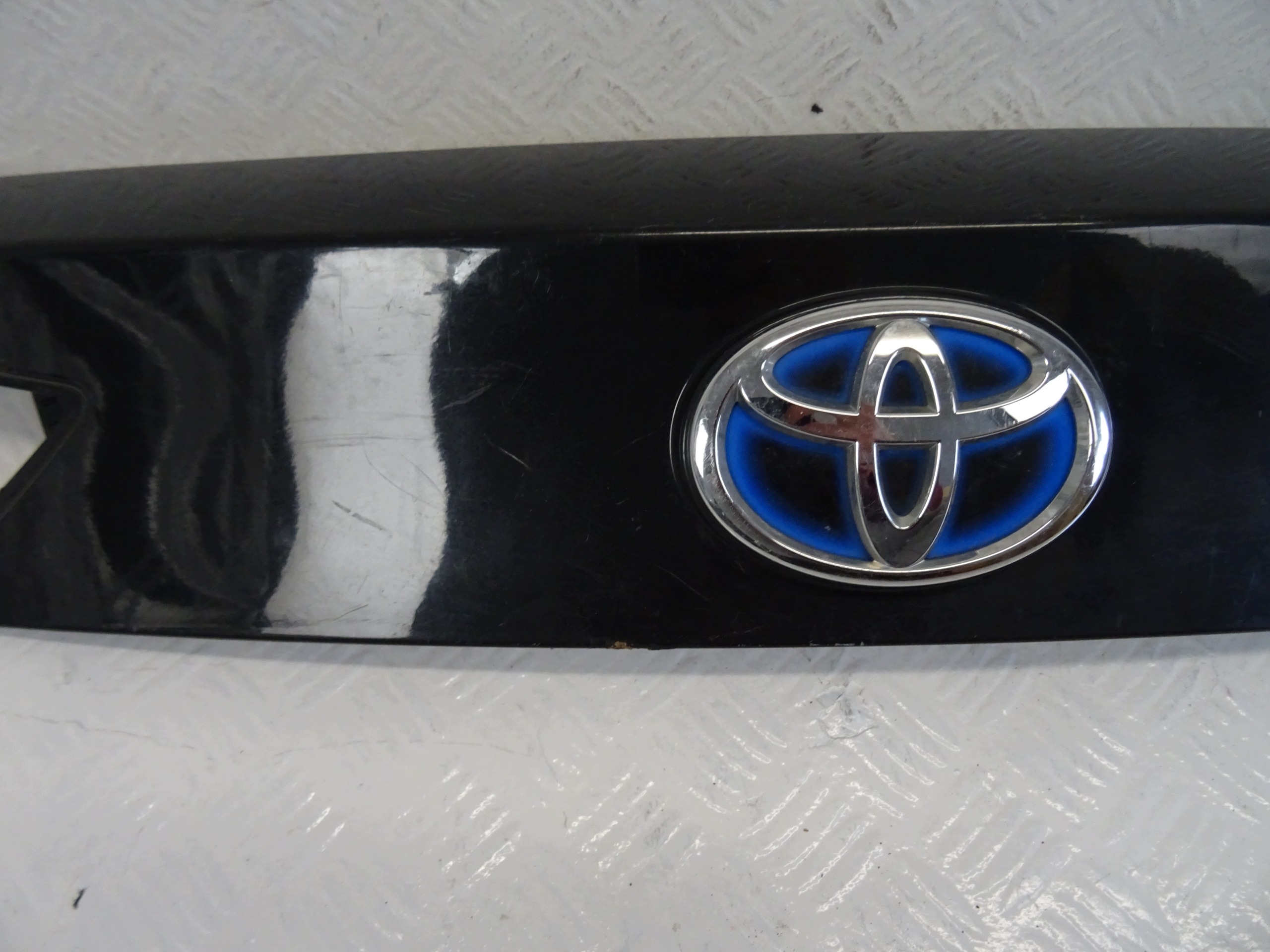 cap bonnet boot rear part TOYOTA AURIS II 76811-02830