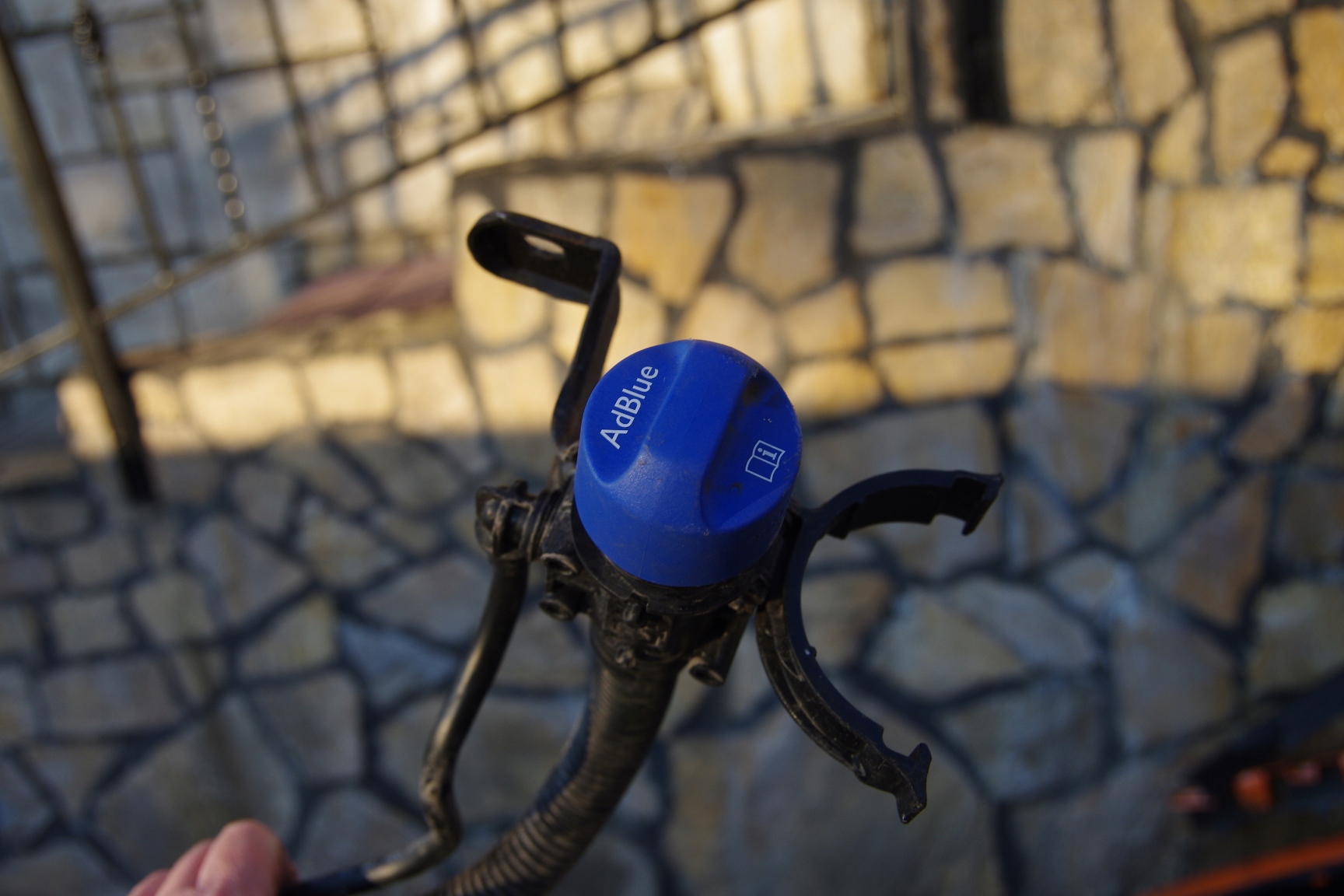 9813850980 - КРЫШКА КАПОТА ADBLUE 5008 II 1.5 HDI 3008 PEUGEOT