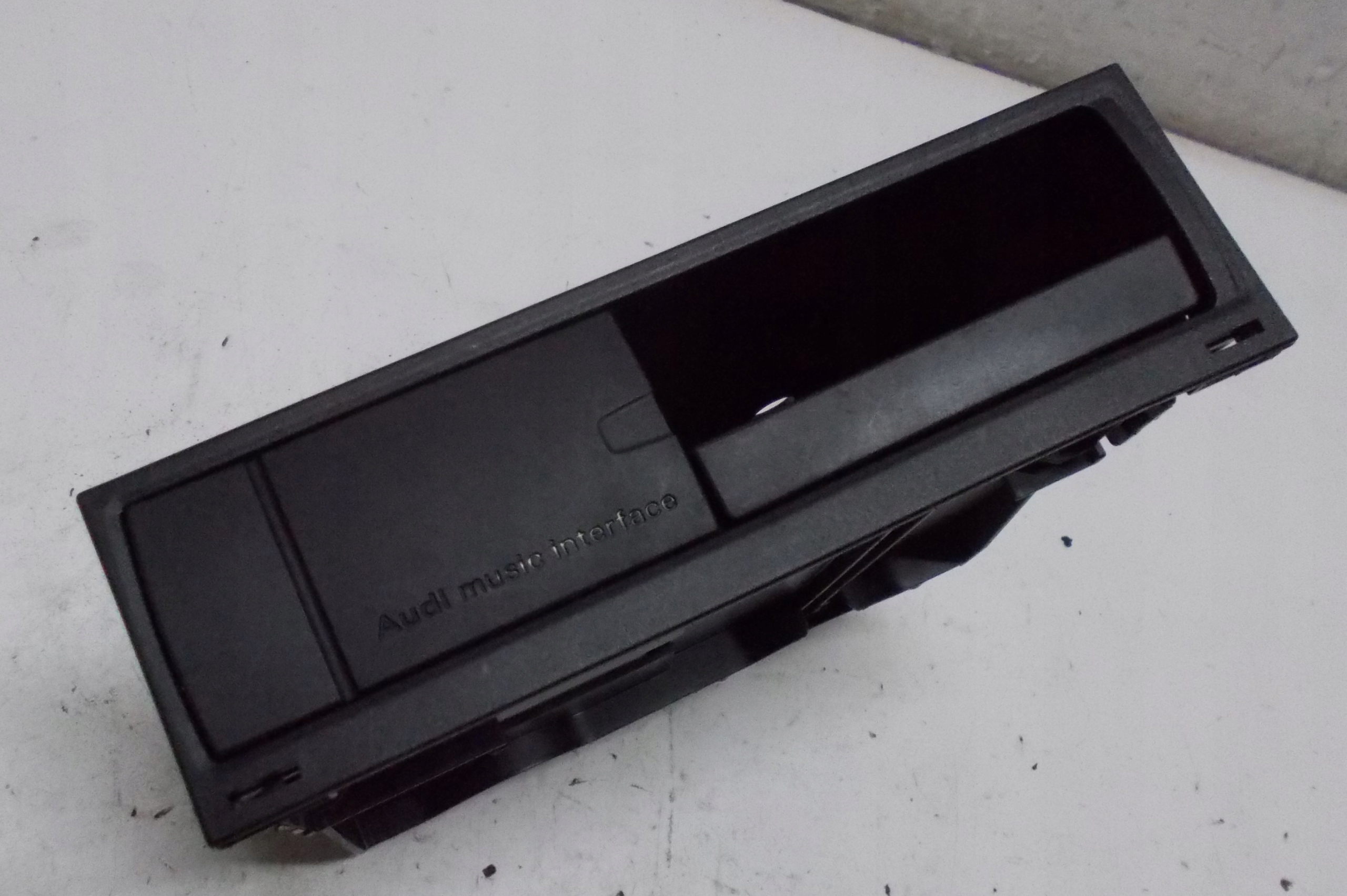 AUDI Q5 2.0 TDI 11R module INTERFACE 8T0035785A