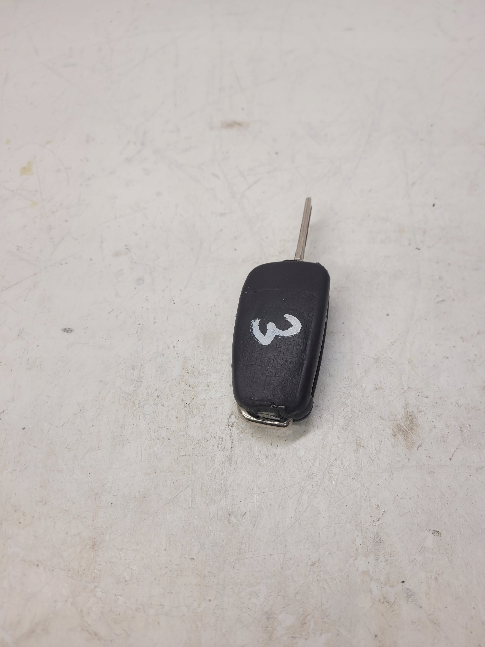 key PILOT SCYZORYK AUDI A3 8V 8V0837220