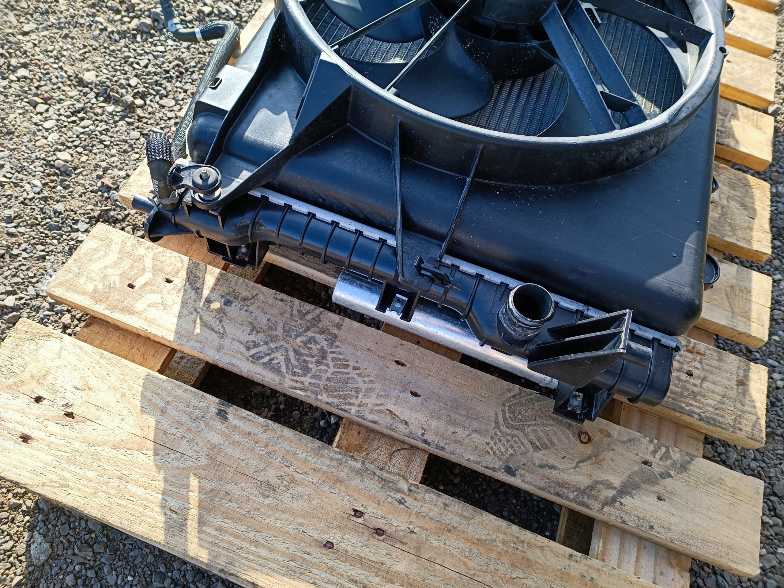 chladiče chladič ventilátor komplet Ford Mustang 2011-2014