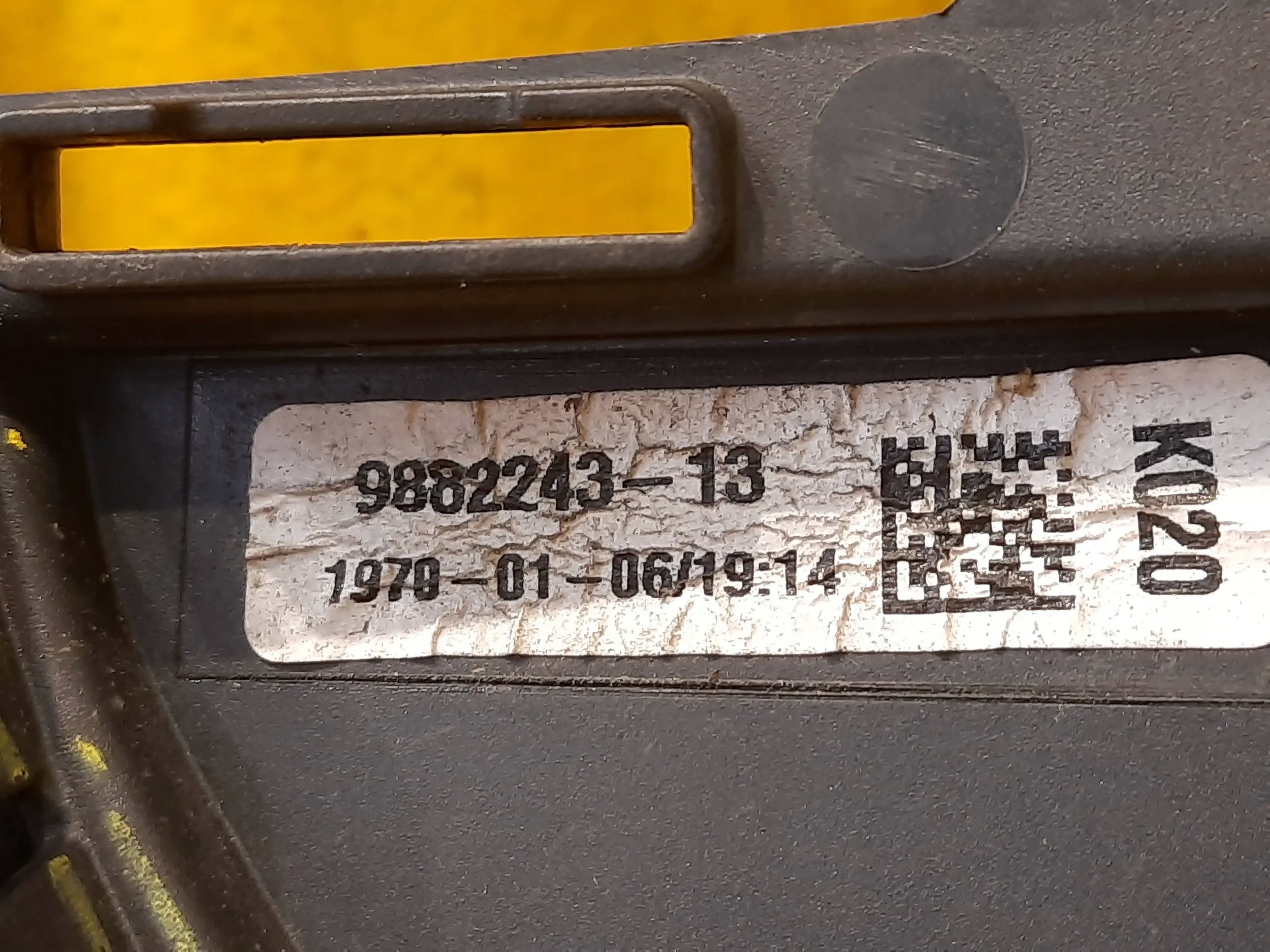 BMW 2 Active Tourer U06 22r.- GRILL ATRAPA 9882243 Strona zabudowy przód