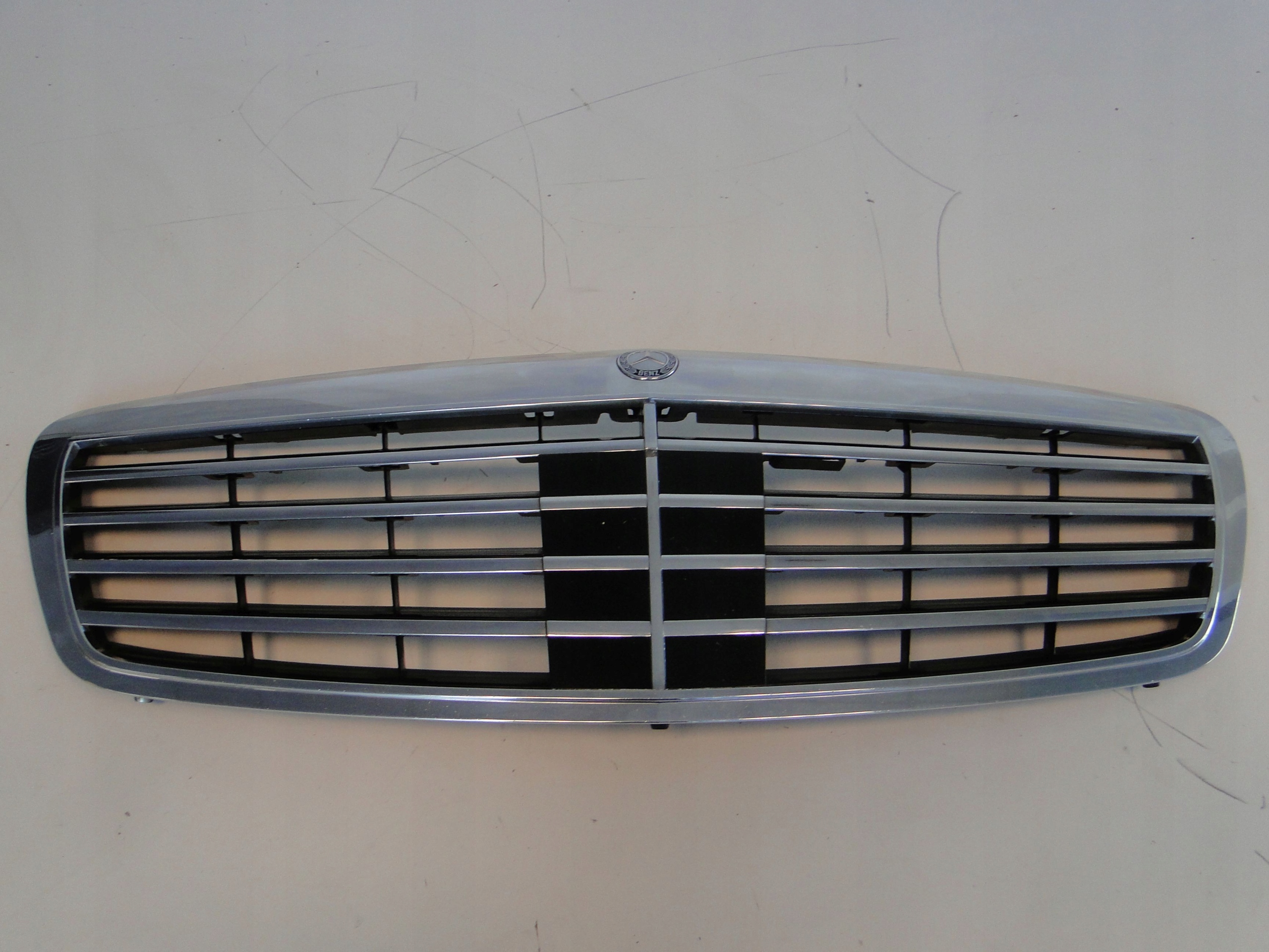 MERCEDES S KLASA W221 221 GRILL ATRAPA NA RADAR Producent części Mercedes-Benz OE