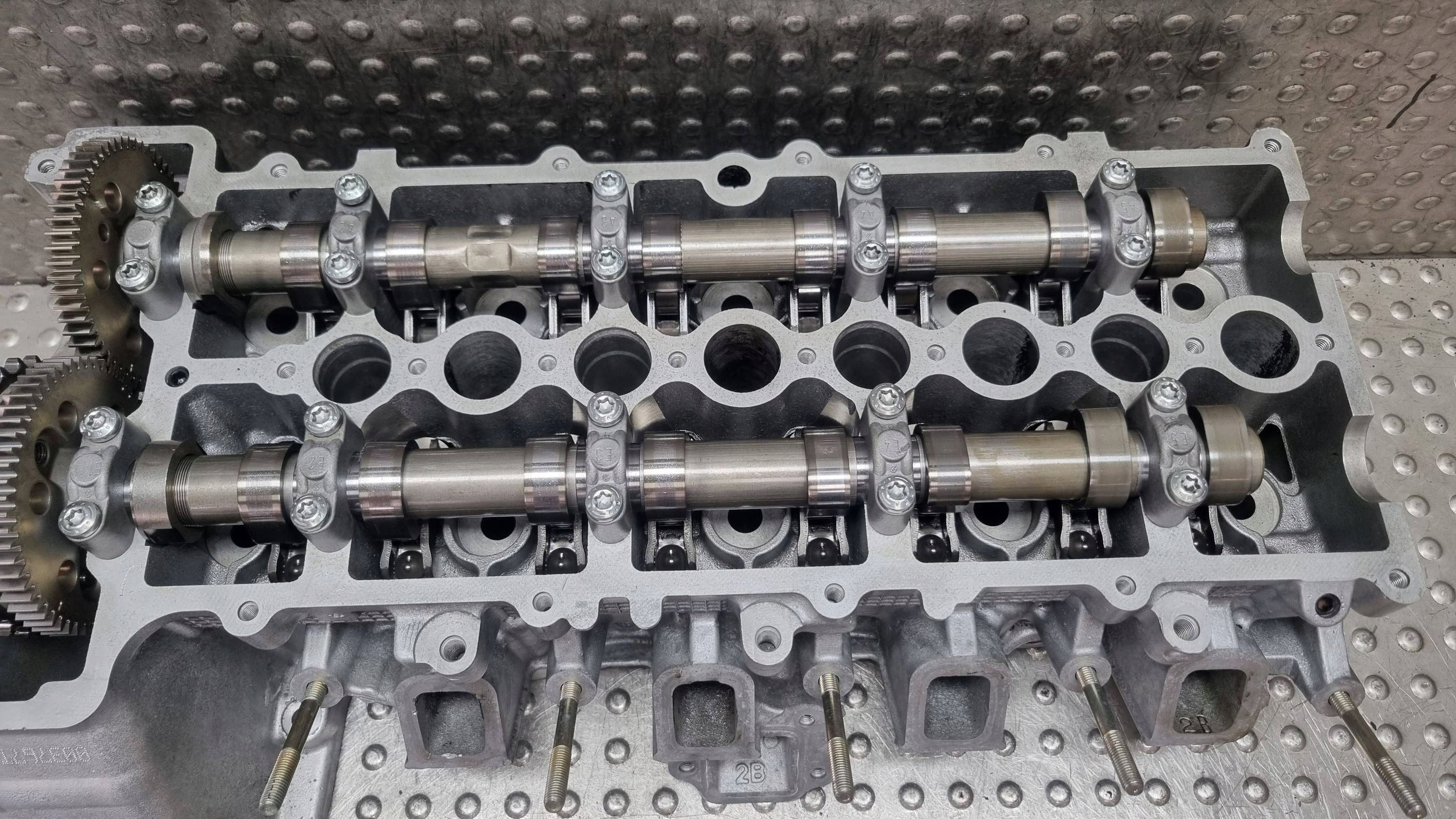 hlava vačky rozvodu 7787521 BMW E60 E61 E90 E91 E87 X3 E83 1.8 2.0D M47