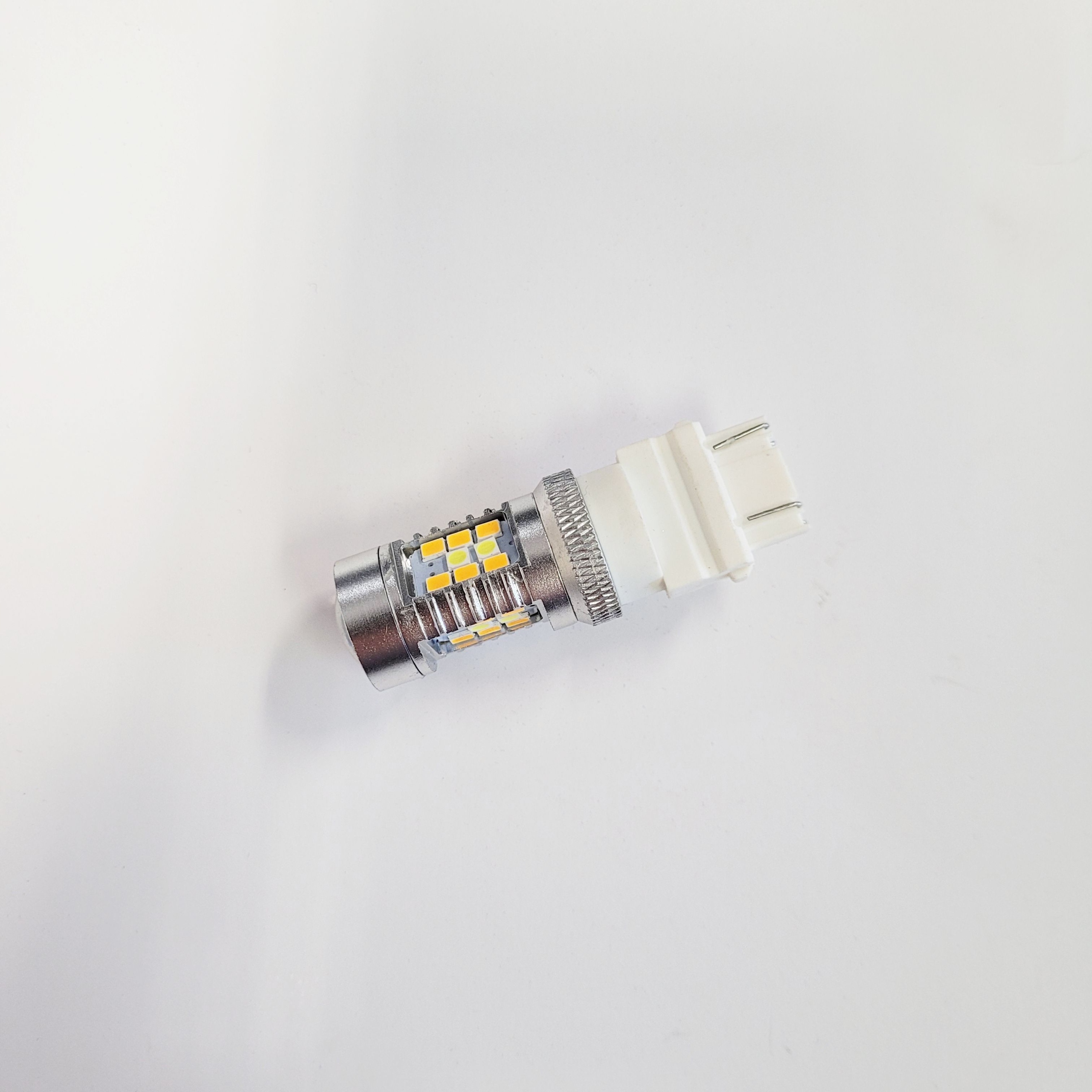 

Żarówka Led Dual Color 2W1 P27/7W 3157 3057 Usa