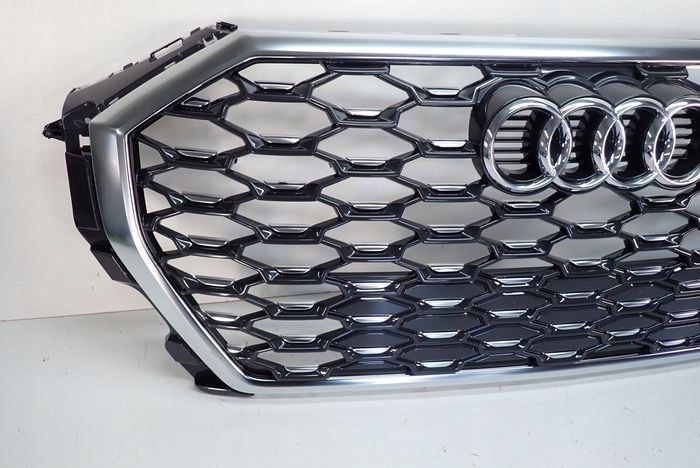 AUDI Q3 II S-LINE 18- grille 83F853651B