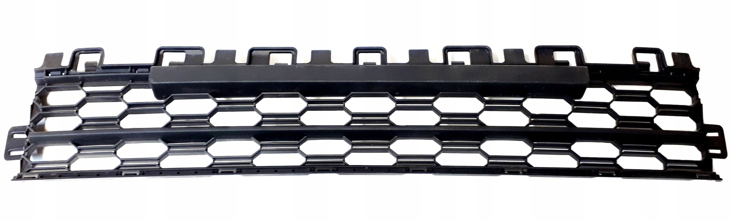 9B9 - ЦЕНТРАЛЬНАЯ РЕШЕТКА БАМПЕРА ORG OCTAVIA 4 5E3853677