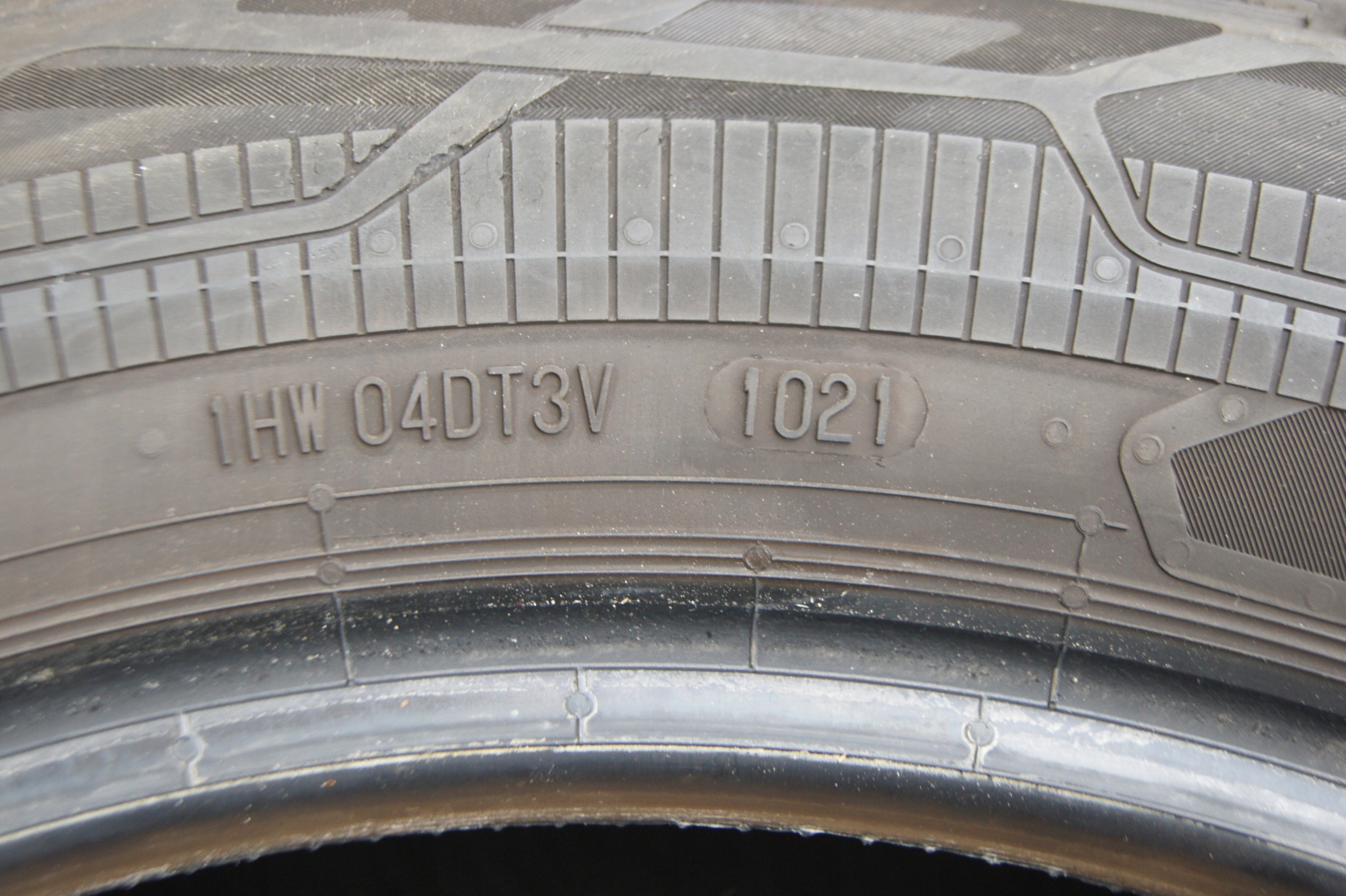 4x OPONY 215/60R17C CONTINENTAL VANCONTACT LATO Szerokość opony 215 mm