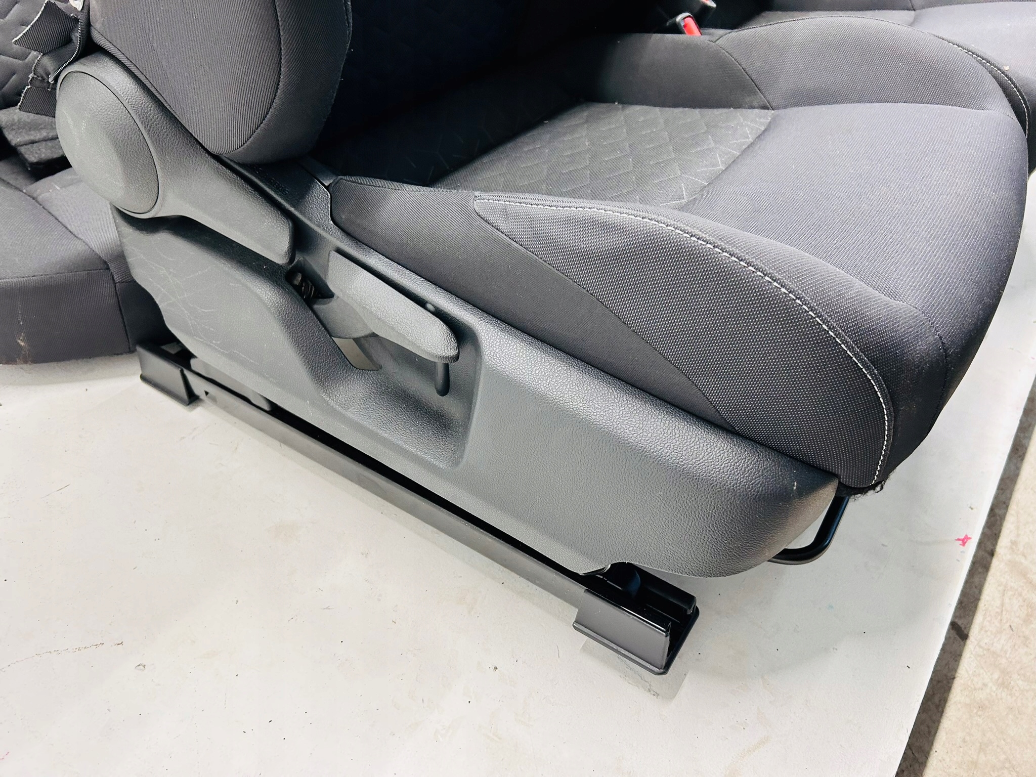RAV4 V ГИБРИД кресла диван материал комплект