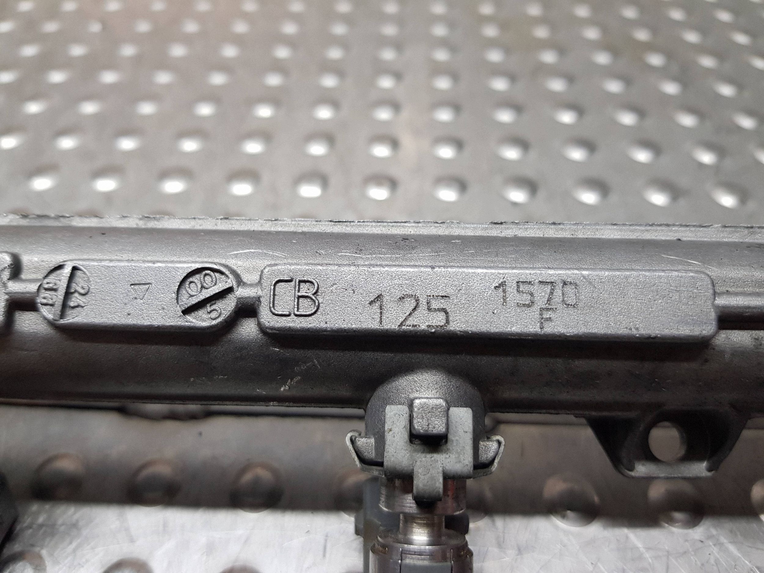 Rampe injection 3 Injecteurs KPL 036031A GOLF IV A3 8L LEON et 1.6 16V