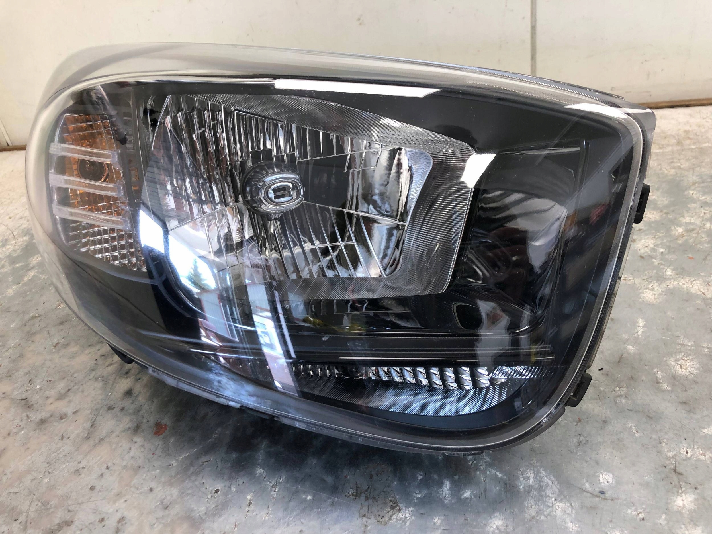 light right front KIA PICANTO III 92102-G60